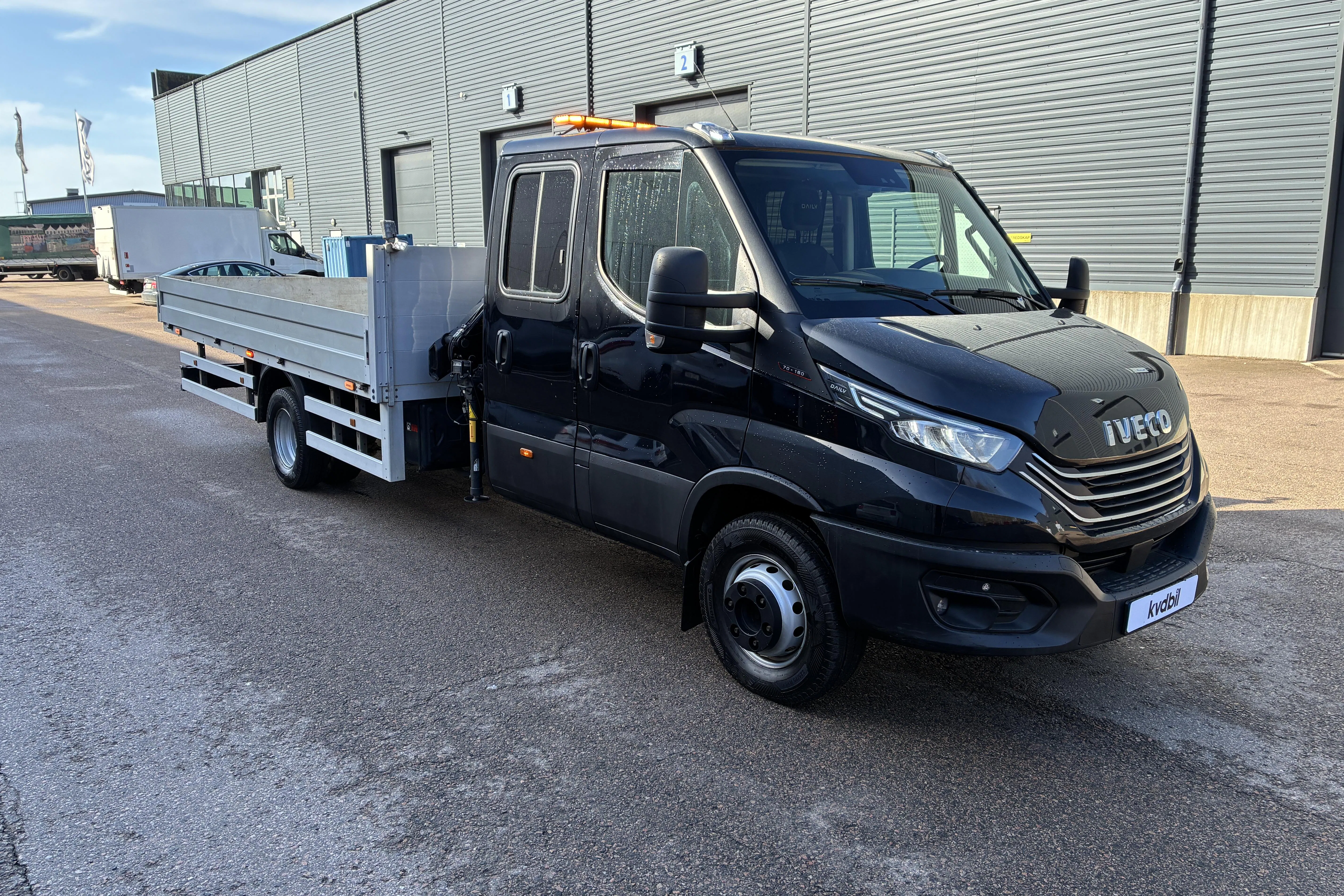 Presentation photo 2 of 56: IVECO DAILY - 117 580 km - Manual - black - 2022
