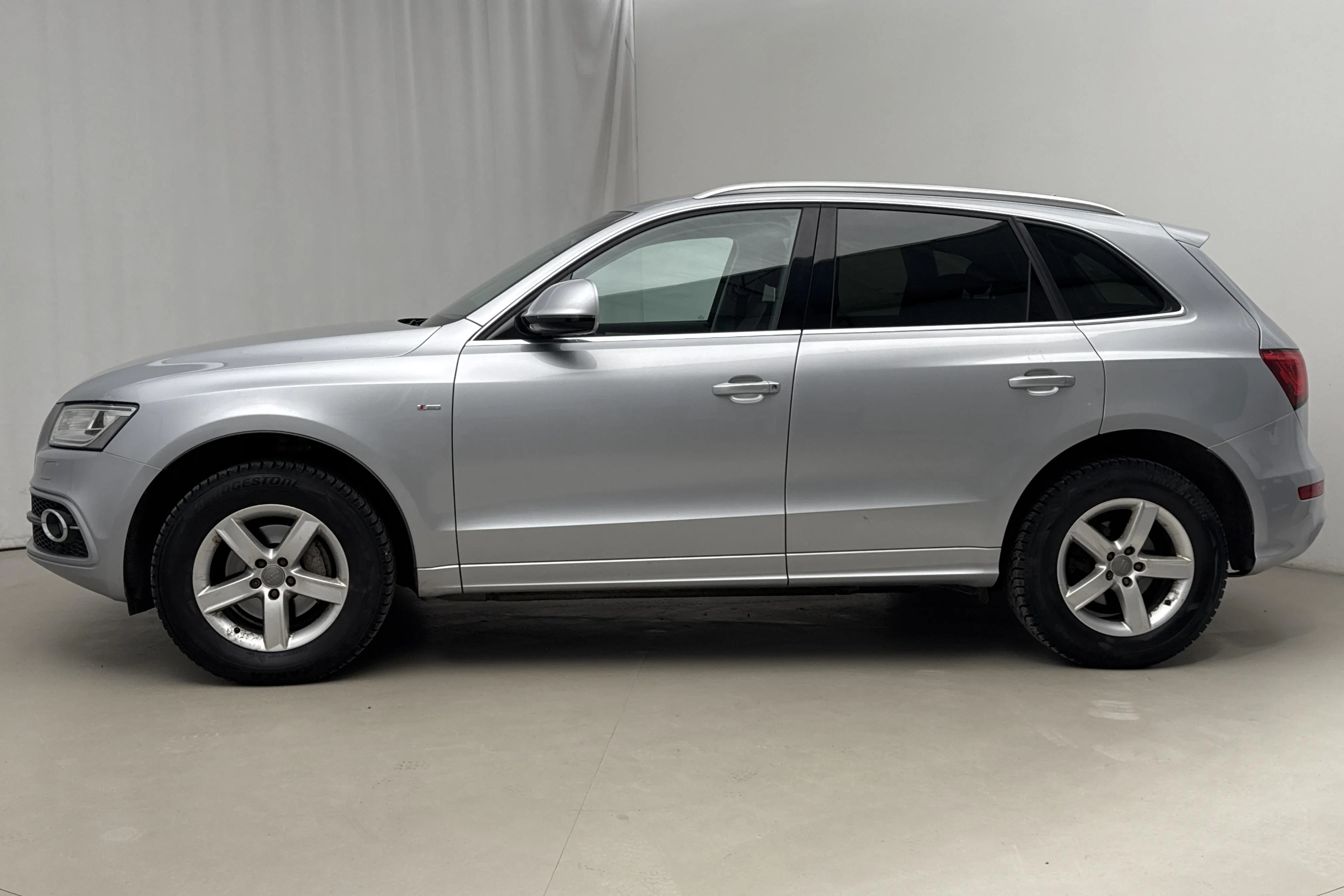 Presentationsfoto 2 av 15: Audi Q5 2.0 TDI clean diesel quattro (190hk) - 18 763 mil - Automat - silver - 2015