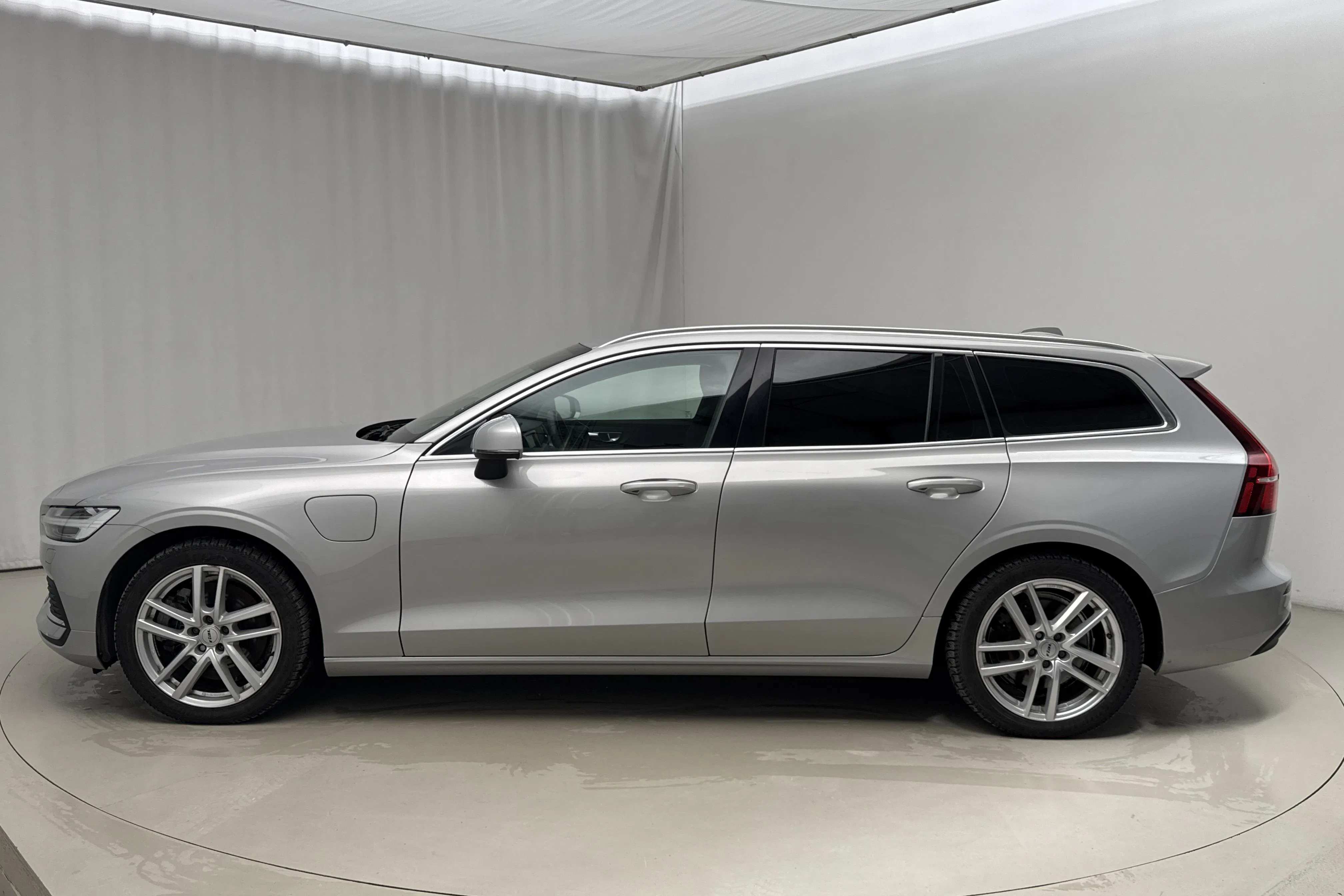 Presentation photo 2 of 25: Volvo V60 T6 AWD Recharge (350hk) - 42 370 km - Automatic - silver - 2023