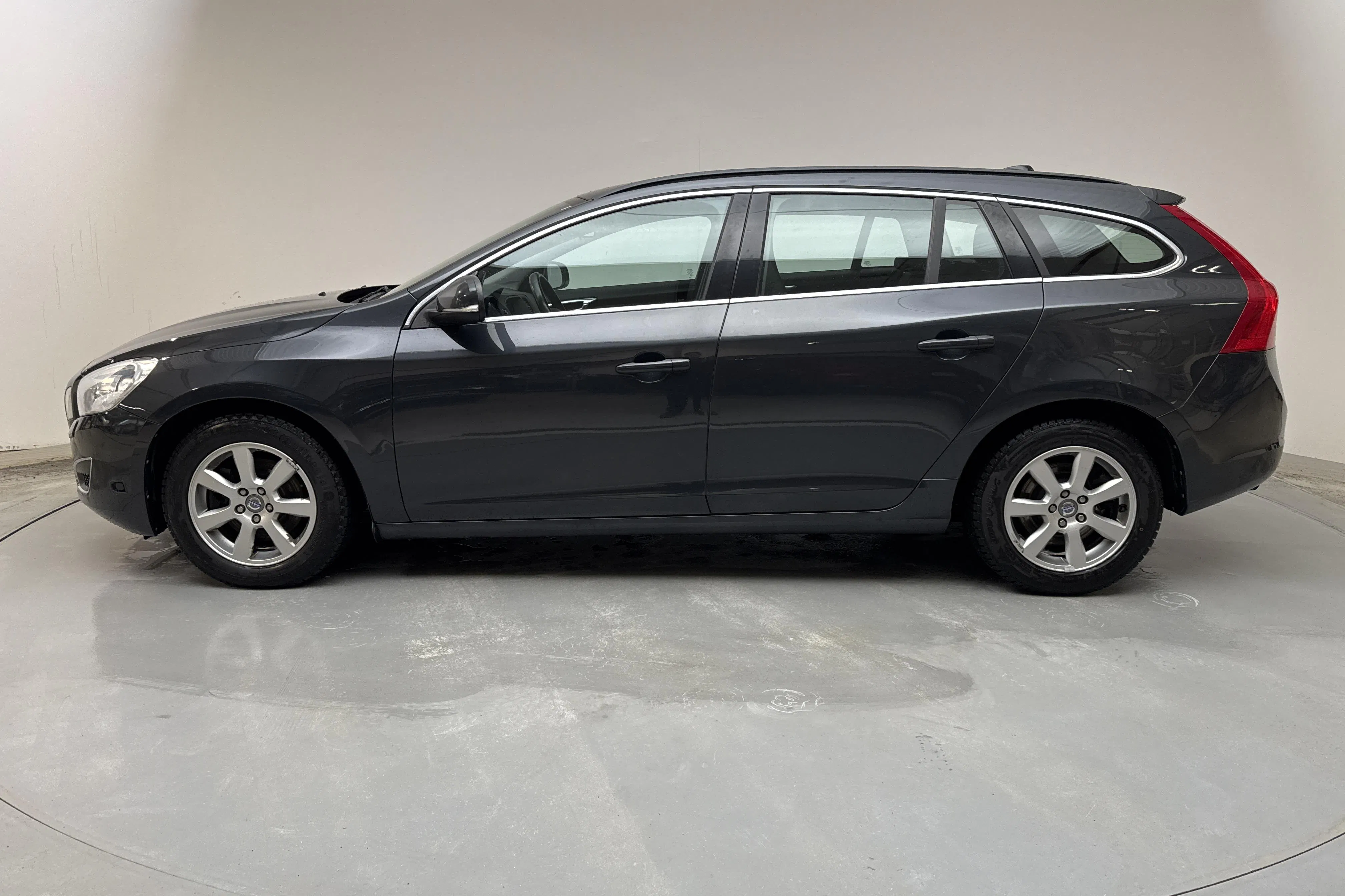 Presentation photo 2 of 12: Volvo V60 T4F (180hk) - 116 060 km - Automatic - gray - 2013