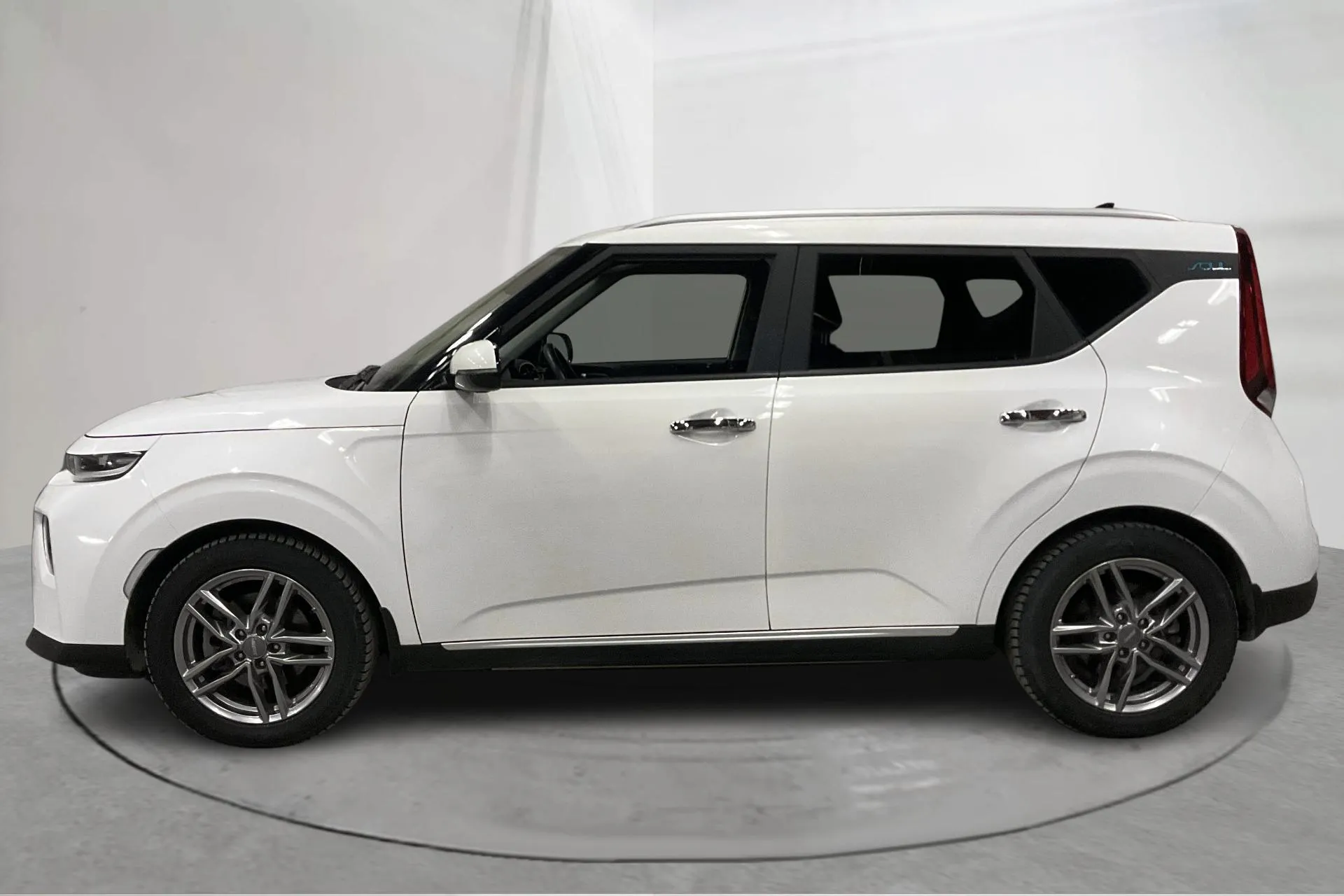 Presentation photo 2 of 18: KIA e-Soul Long Range 64kWh (204hk) - 20 530 km - Automatic - white - 2021