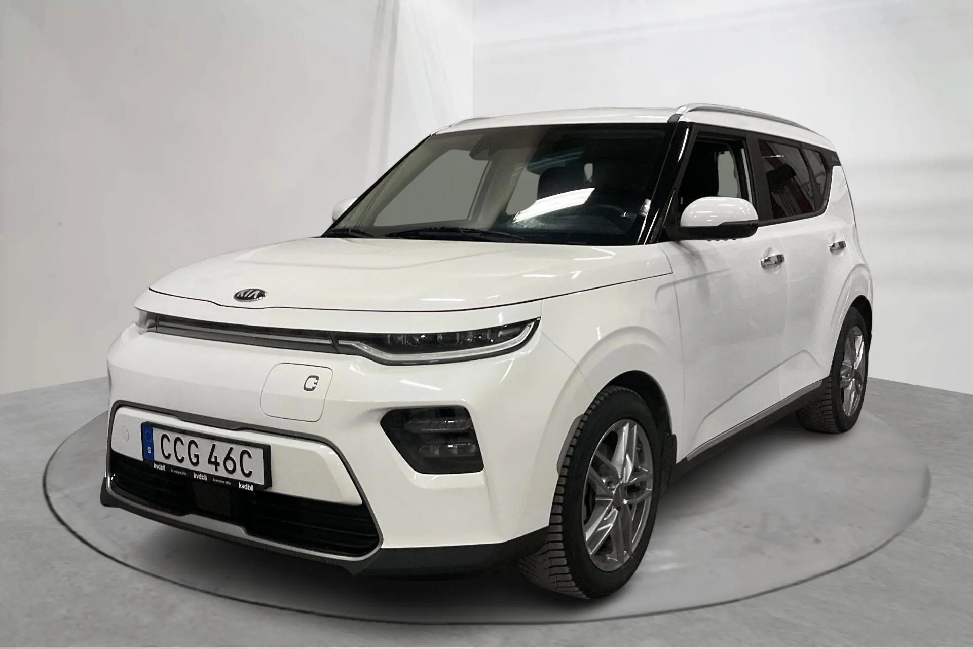 Presentation photo 1 of 18: KIA e-Soul Long Range 64kWh (204hk) - 20 530 km - Automatic - white - 2021