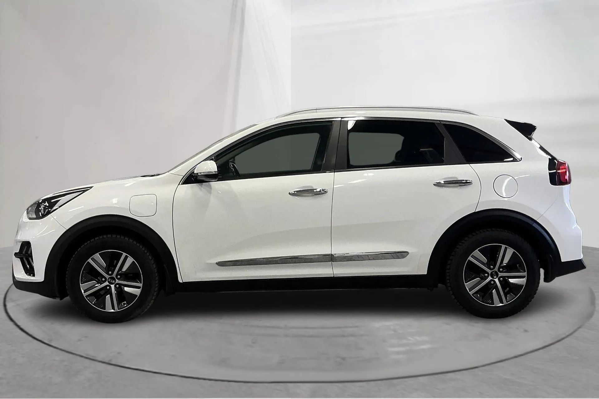 Presentationsfoto 2 av 21: KIA Niro Plug-in Hybrid 1.6 (141hk) - 28 049 mil - Automat - vit - 2020