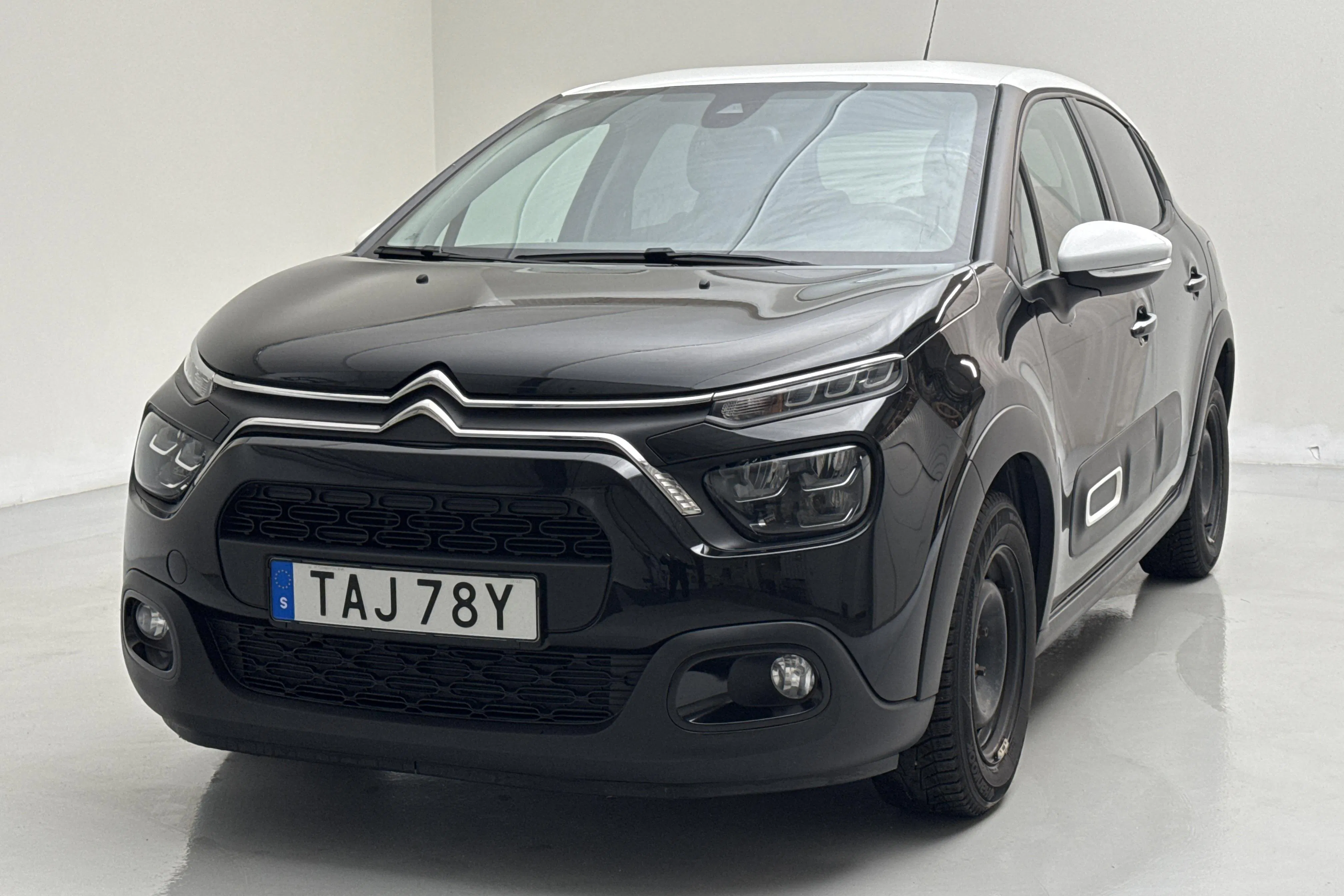 Presentation photo 1 of 13: Citroën C3 PureTech (82hk) - 74 960 km - Manual - black - 2023
