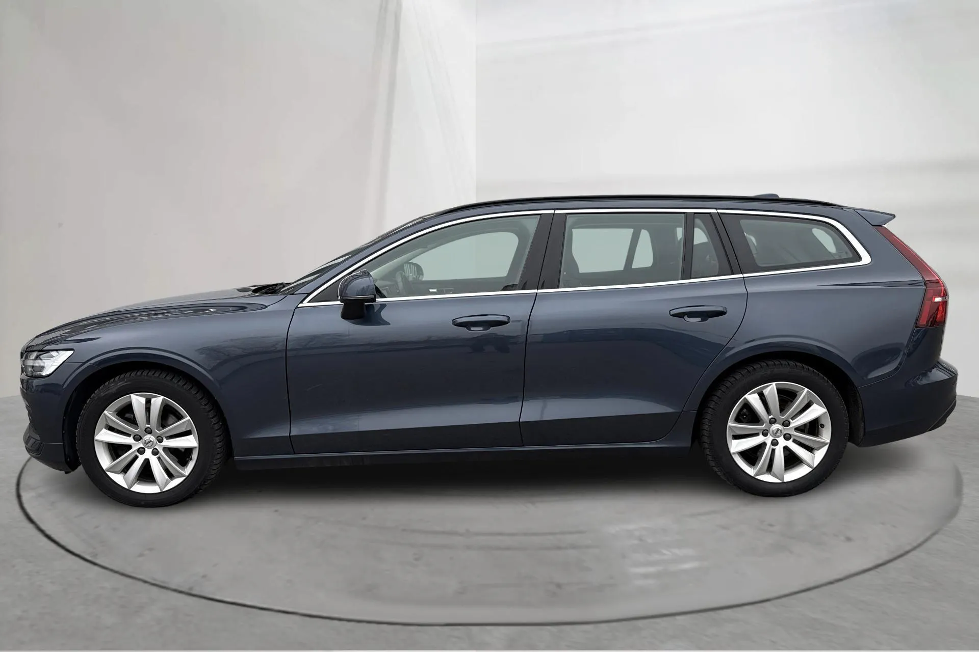 Presentationsfoto 2 av 19: Volvo V60 B4 Mildhybrid, Diesel (197hk) - 11 742 mil - Automat - Dark Blue - 2023