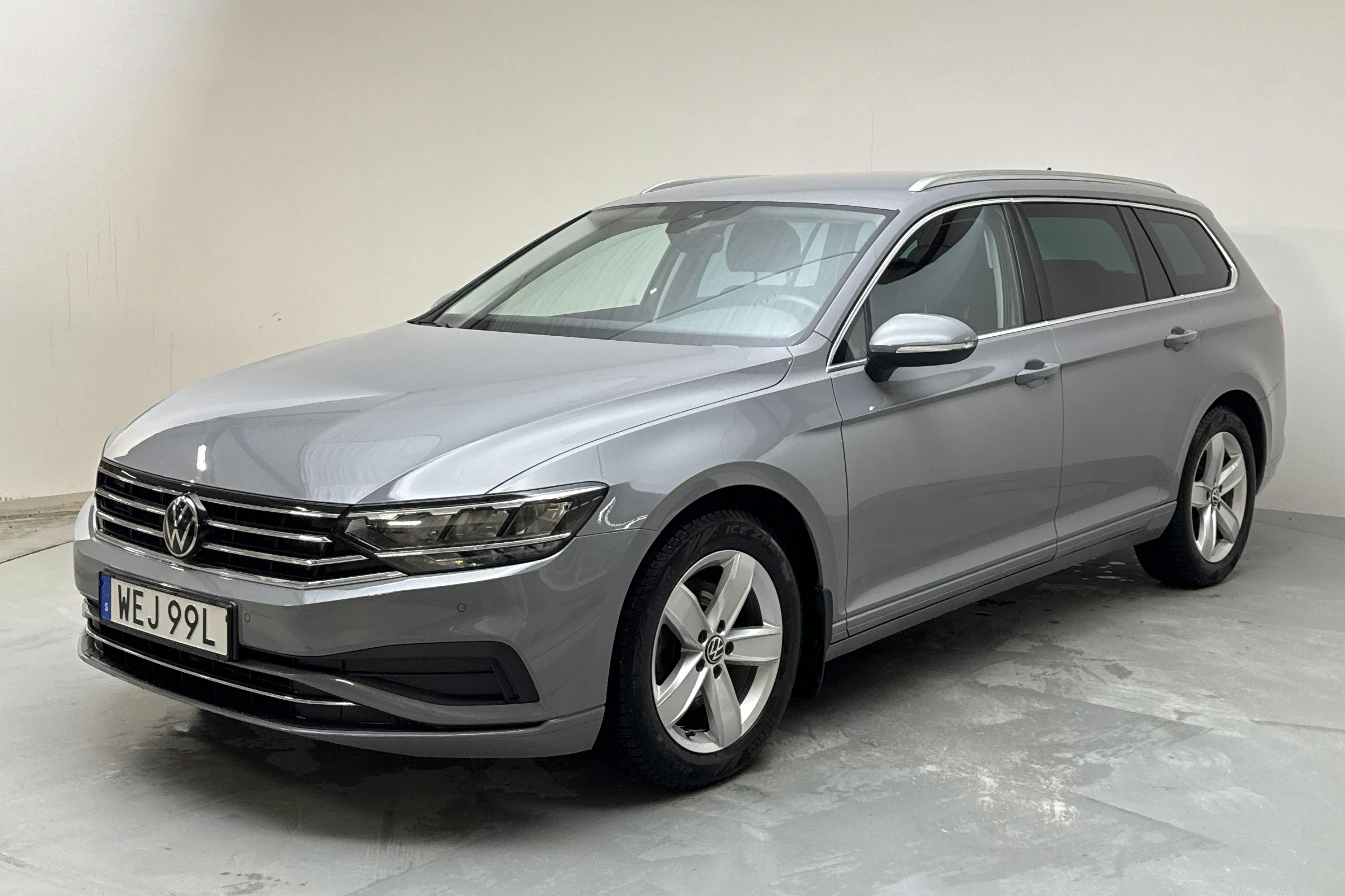 Presentationsfoto 1 av 16: VW Passat 1.5 TSI Sportscombi (150hk) - 6 613 mil - Automat - grå - 2022