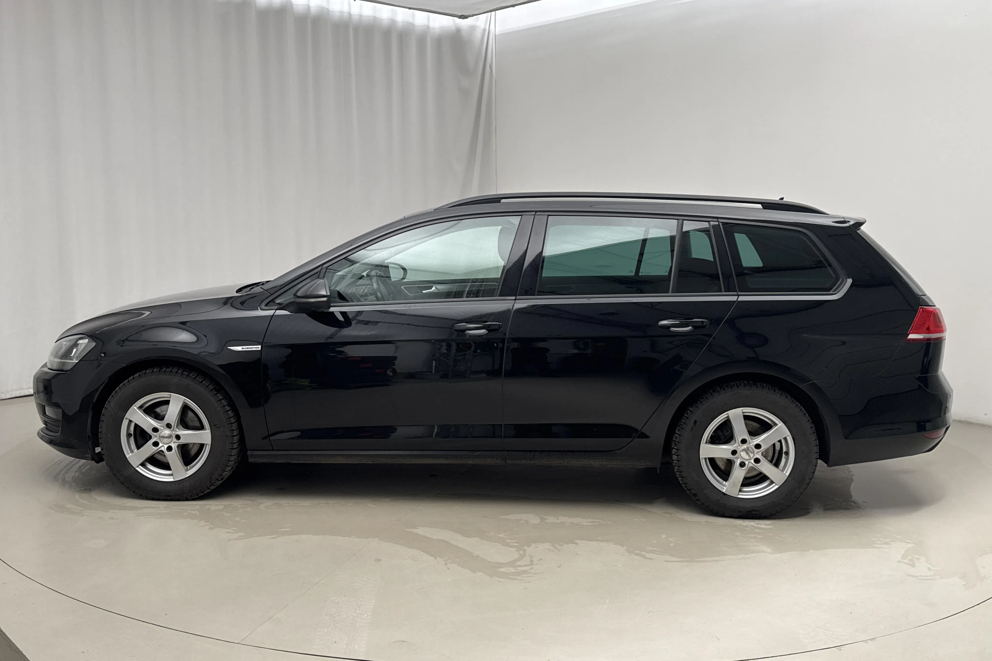 Presentation photo 2 of 20: VW Golf VII 1.4 TGI BlueMotion Sportscombi (110hk) - 118 880 km - Automatic - black - 2016