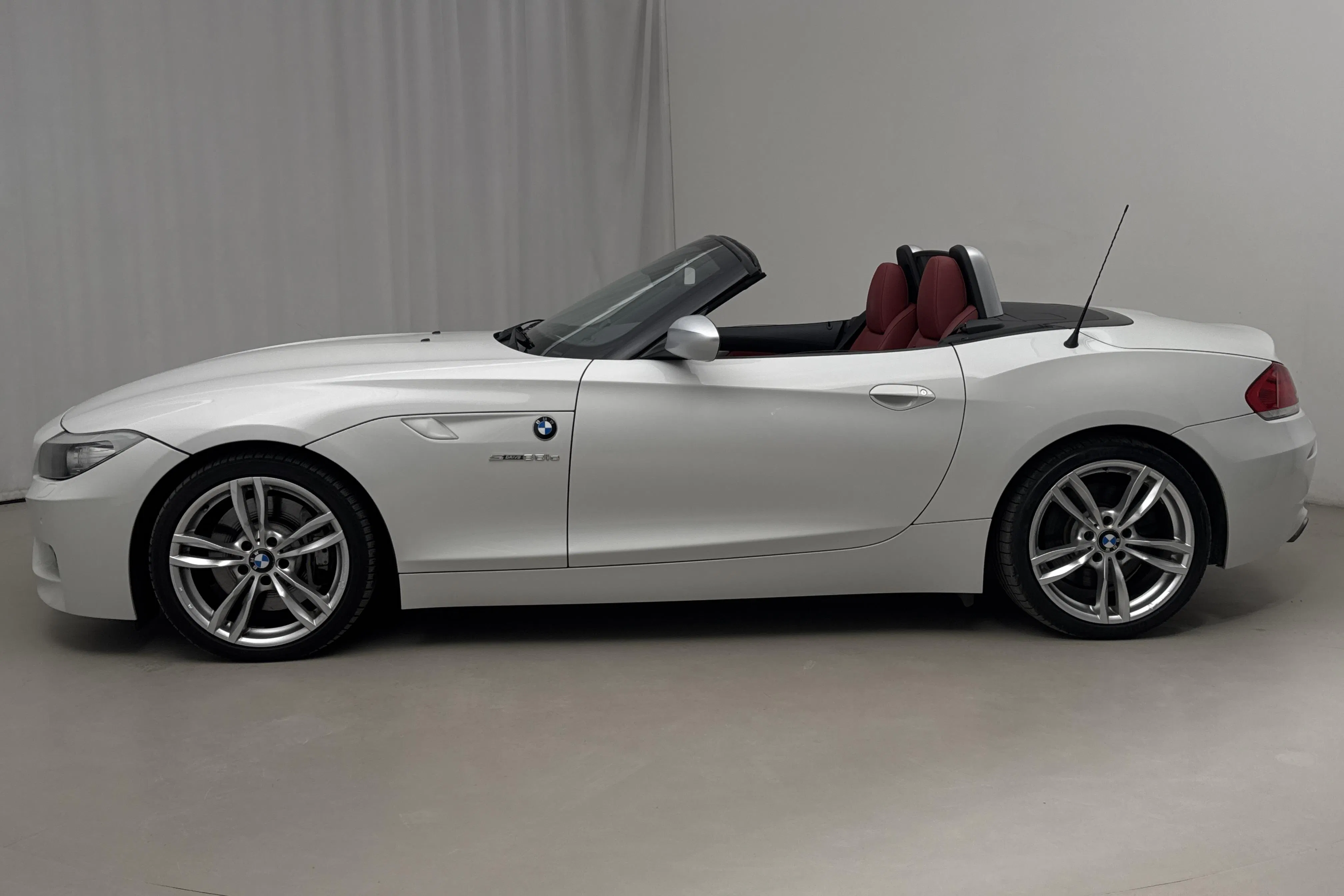 Presentation photo 2 of 18: BMW Z4 sDrive 35is Roadster (340hk) - 91 360 km - Automatic - white - 2010