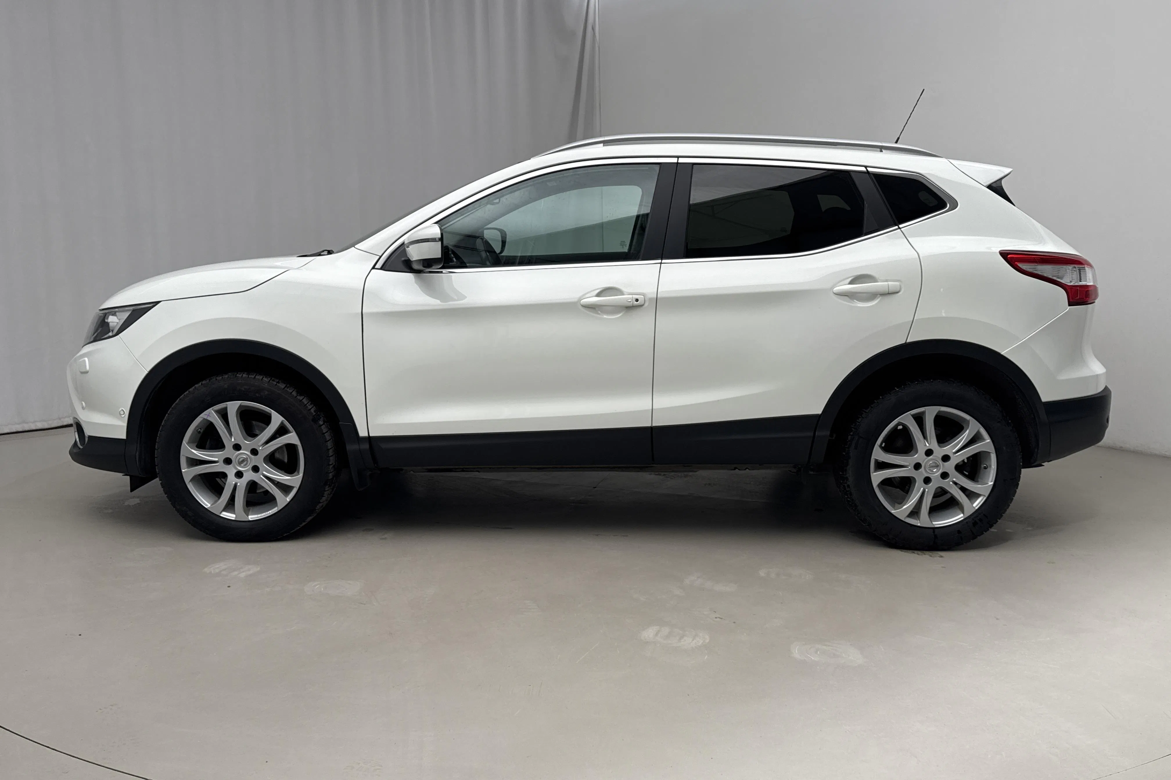 Presentationsfoto 2 av 17: Nissan Qashqai 1.2 (115hk) - 12 767 mil - Automat - vit - 2017