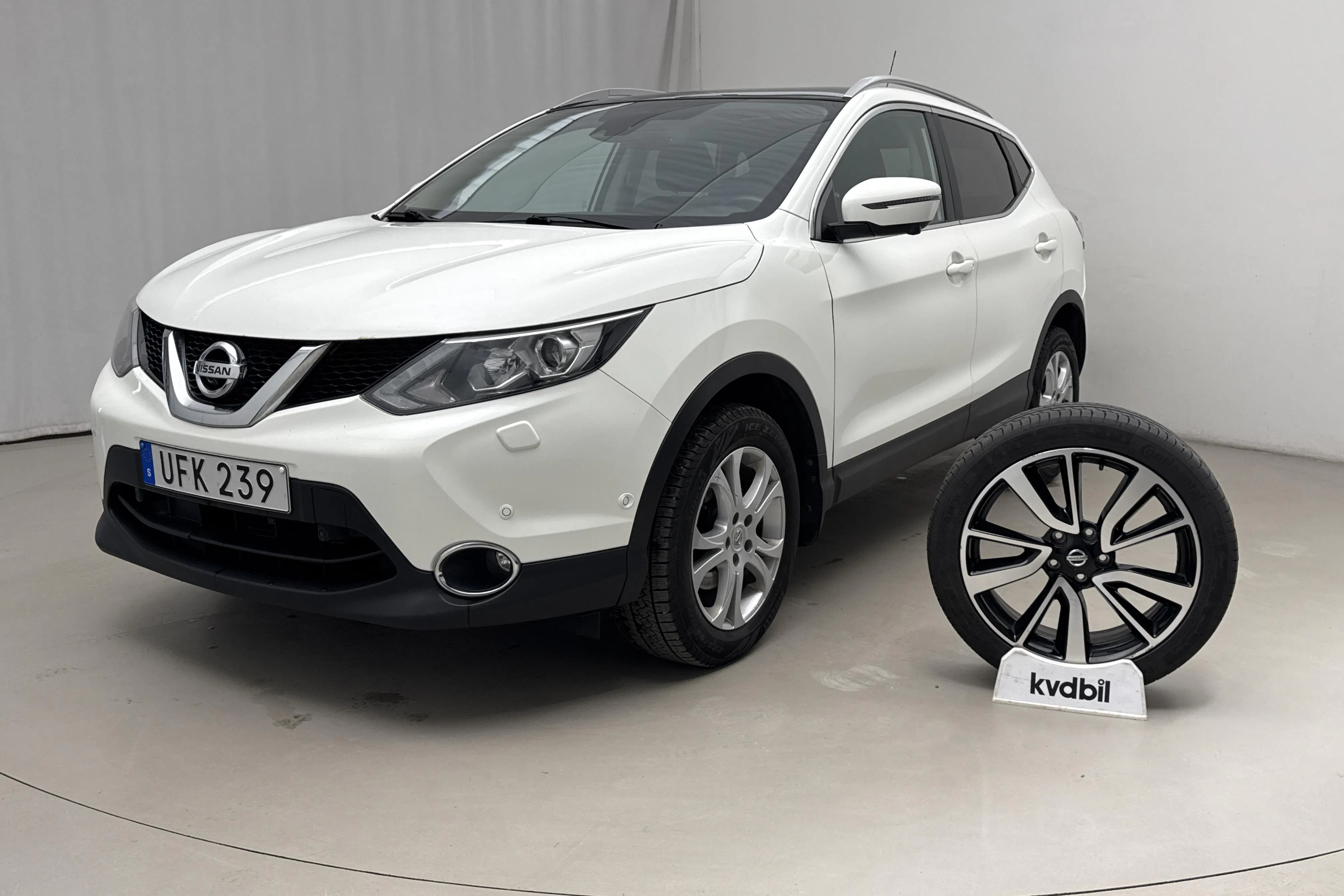 Presentationsfoto 1 av 17: Nissan Qashqai 1.2 (115hk) - 12 767 mil - Automat - vit - 2017