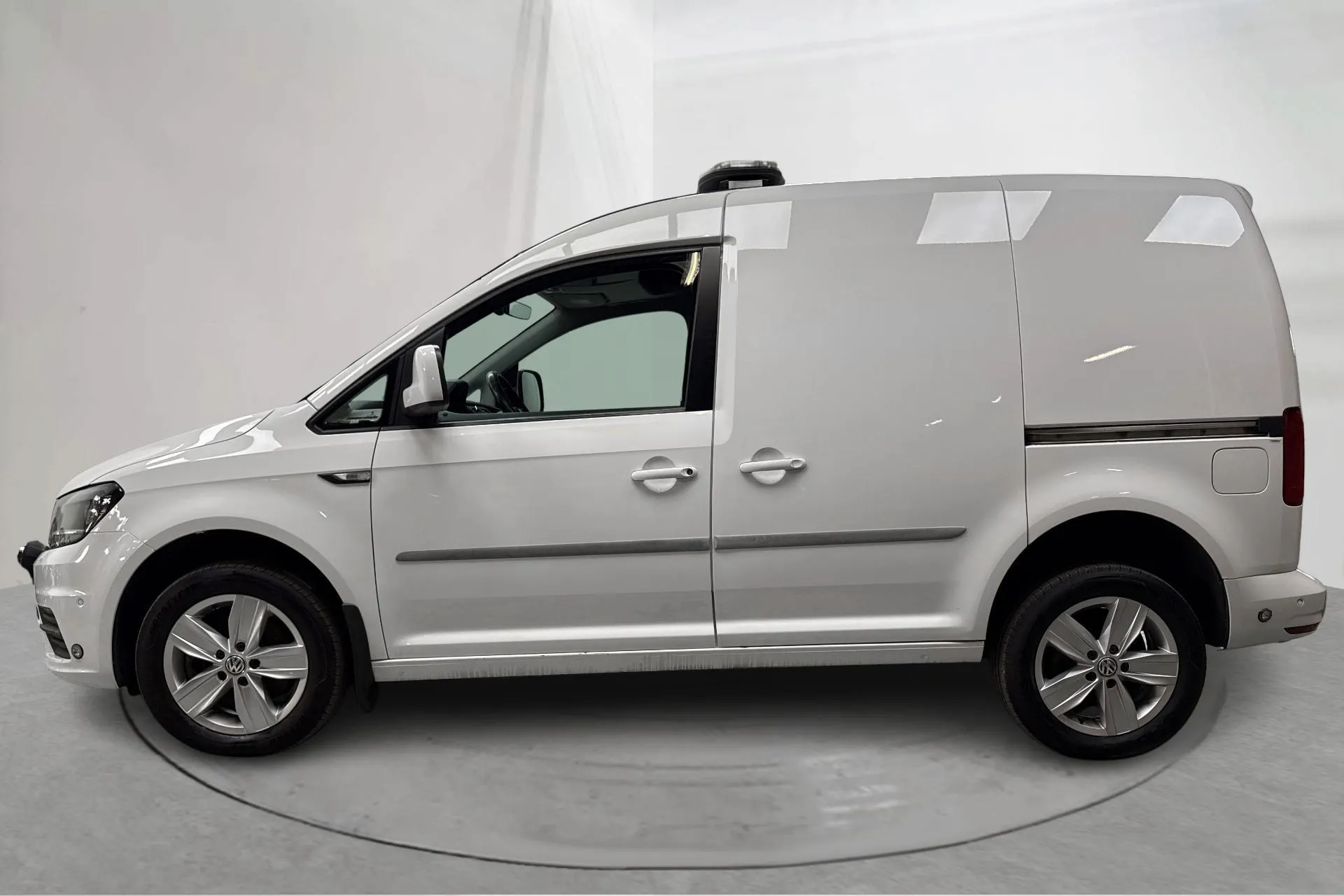 Presentation photo 2 of 16: VW Caddy 2.0 TDI Skåp 4MOTION (150hk) - 141 130 km - Automatic - white - 2017