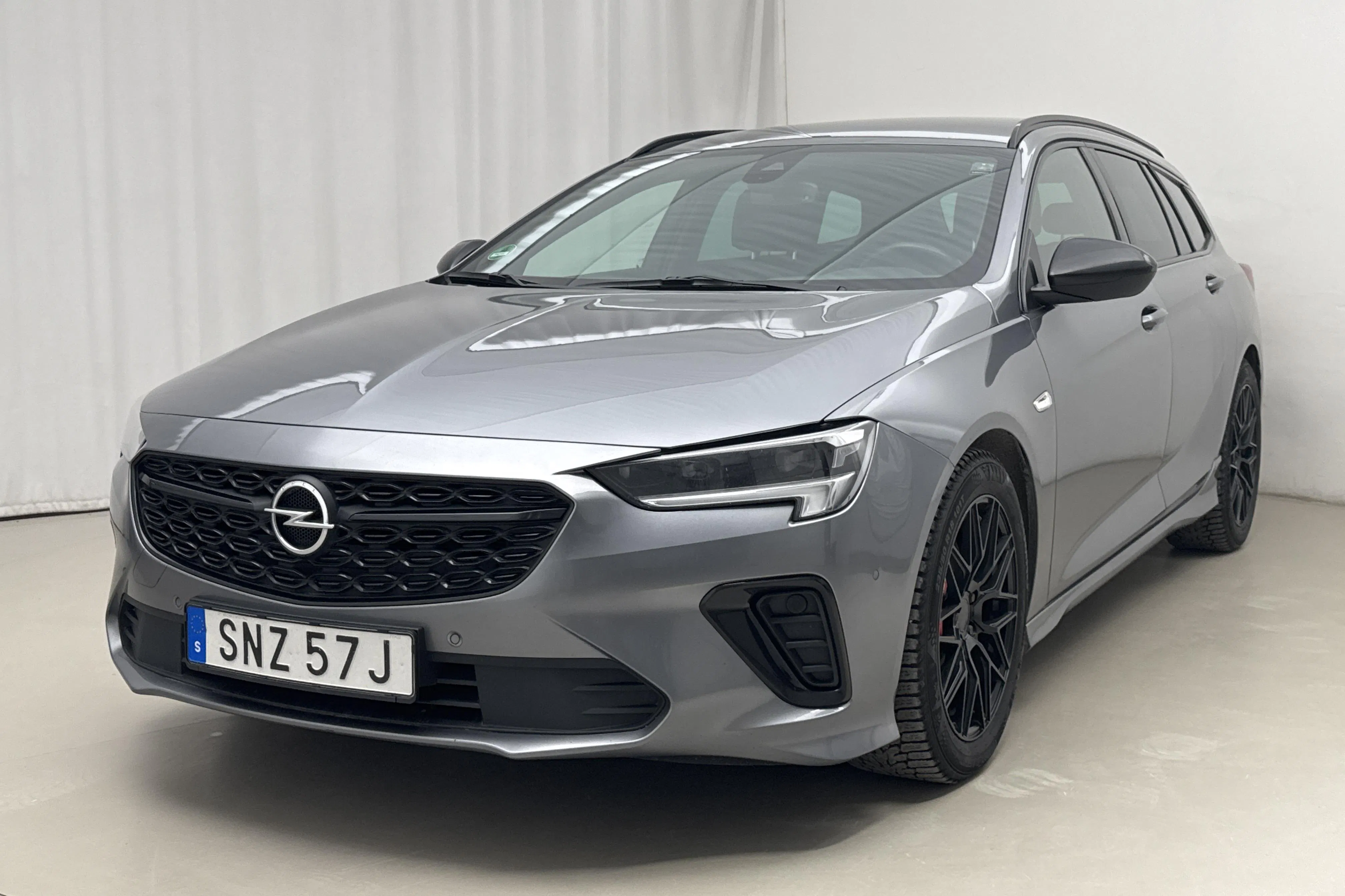 Presentationsfoto 1 av 21: Opel Insignia Sports Tourer P230 (230hk) - 19 305 mil - Automat - grå - 2021