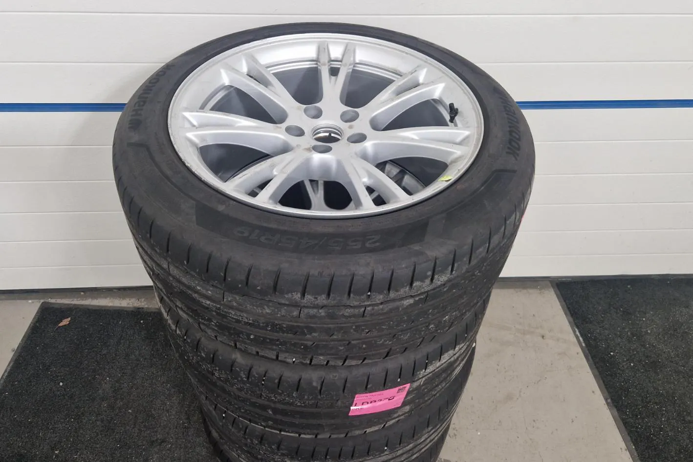 Presentationsfoto 24 av 24: Tesla Model Y Long Range Dual Motor AWD - 6 120 mil - Automat - svart - 2023