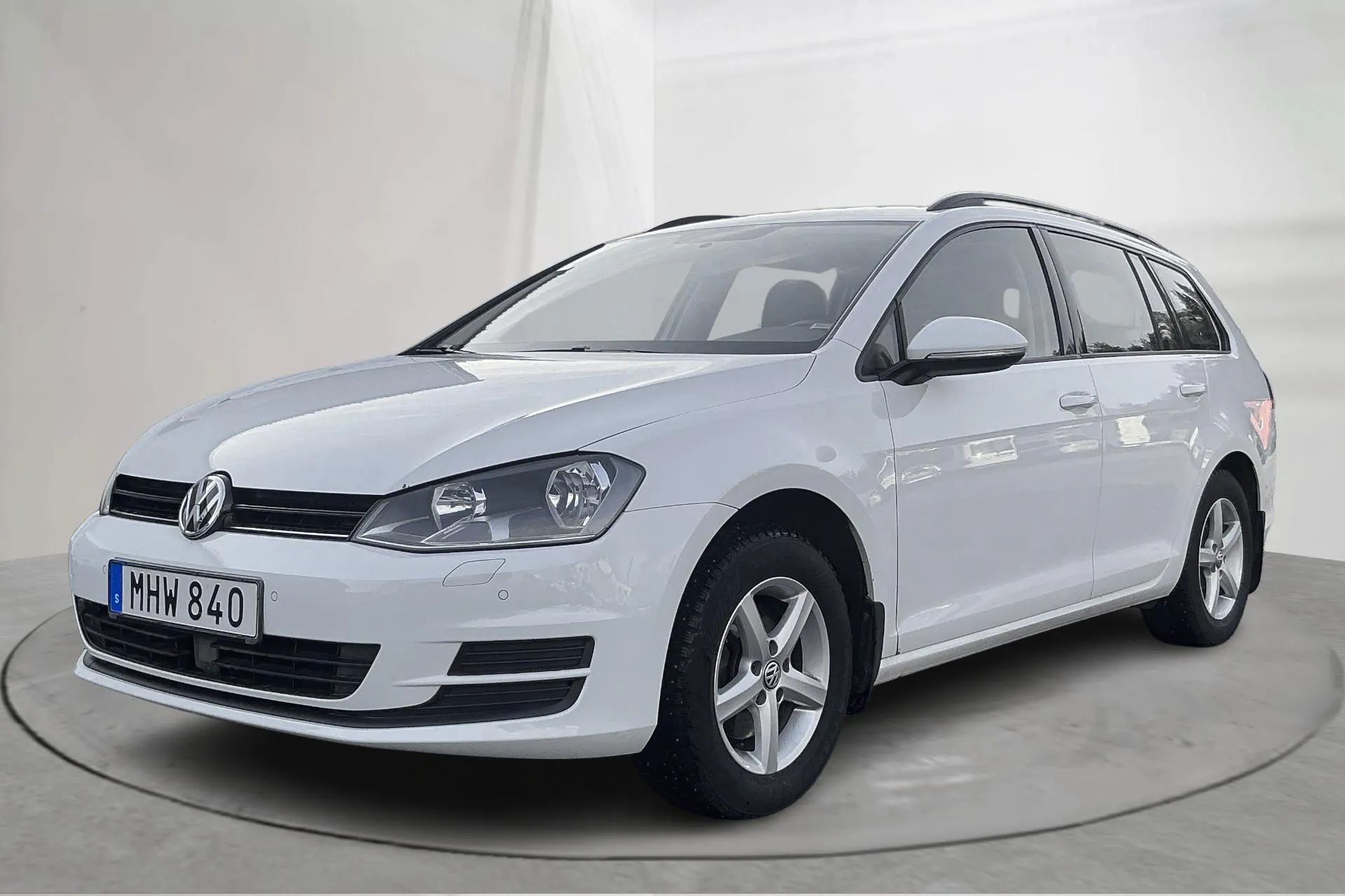 Presentation photo 1 of 14: VW Golf VII 1.6 TDI BlueMotion Sportscombi 4Motion (110hk) - 141 130 km - Manual - white - 2016