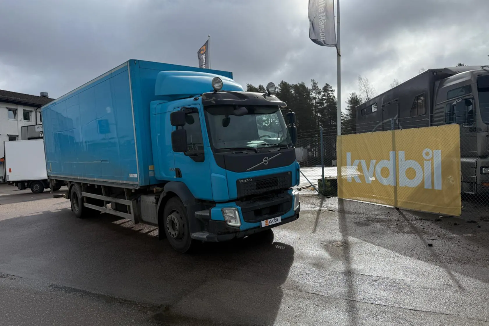 Presentation photo 1 of 111: VOLVO FL250 - 541 159 km - Automatic - Light Blue - 2016