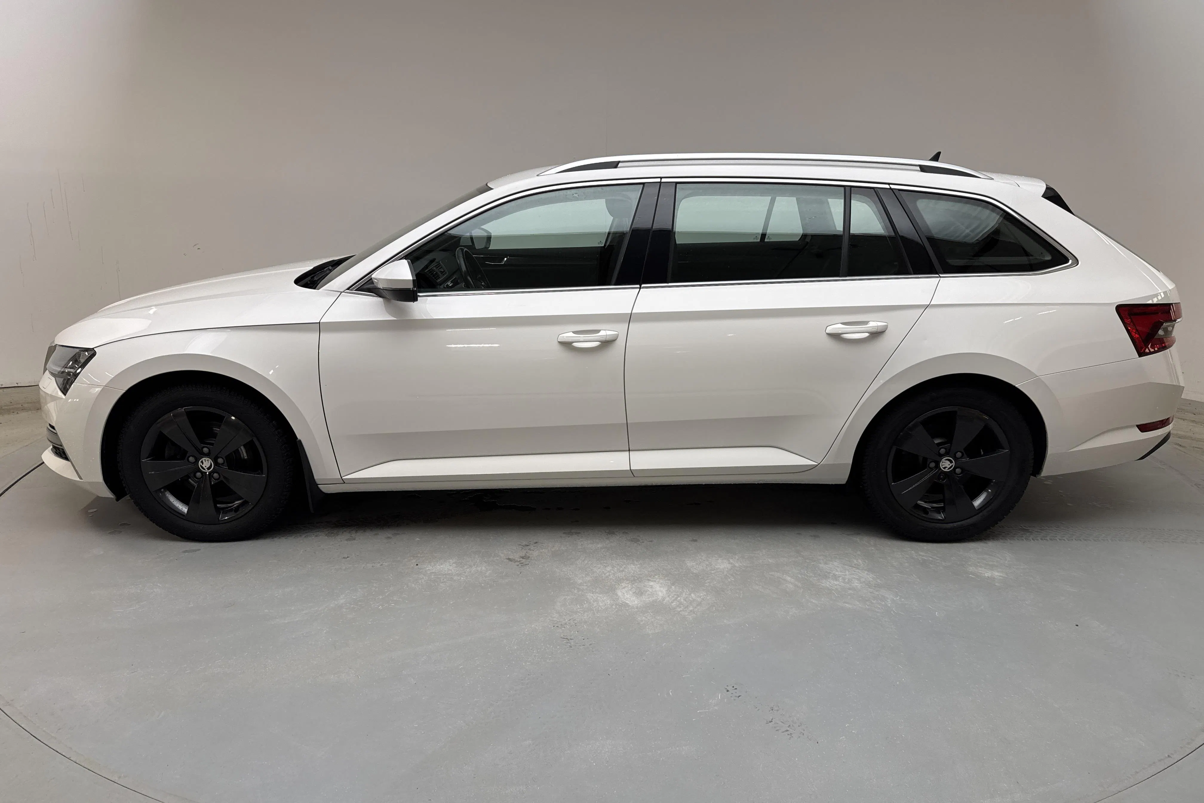 Esittelykuva 2 osoitteesta 17: Skoda Superb 1.4 TSI PHEV Kombi (218hk) - 193 080 km - Automaattinen - valkoinen - 2021