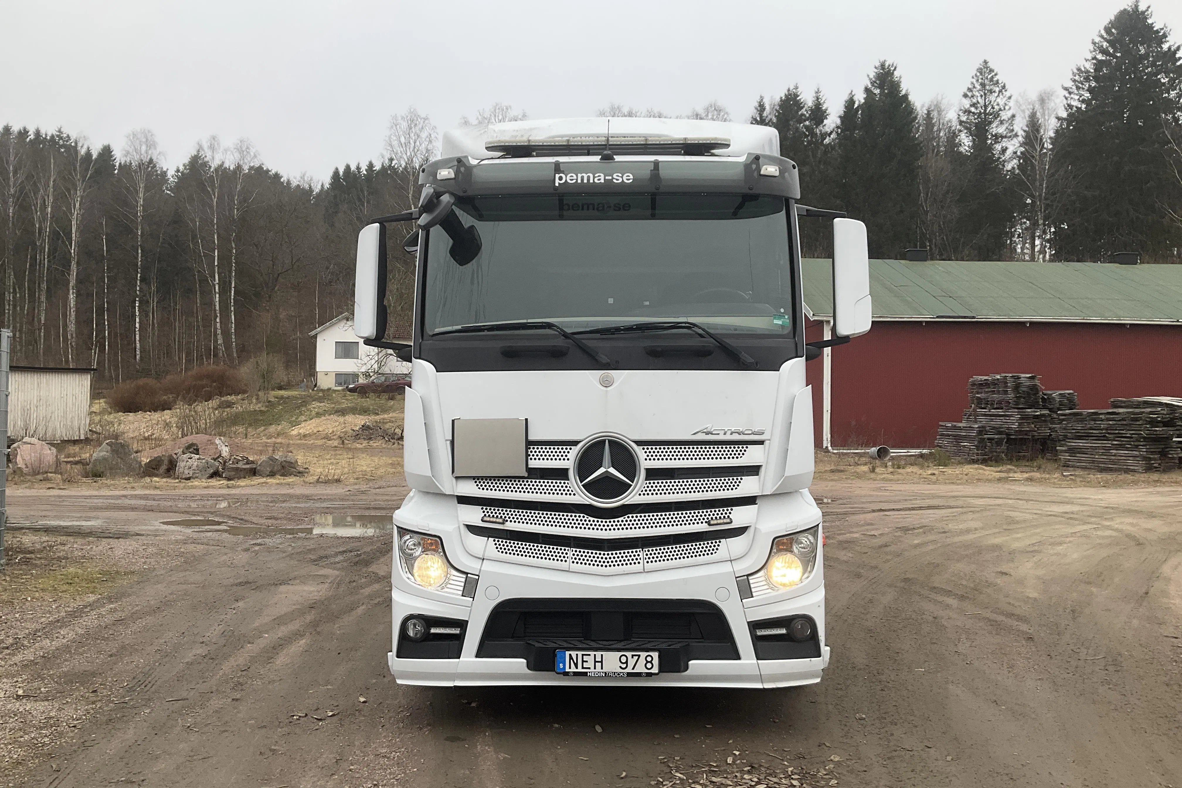 Presentationsfoto 2 av 39: MERCEDES ACTROS 2551 - 275 977 km - Automat - vit - 2013