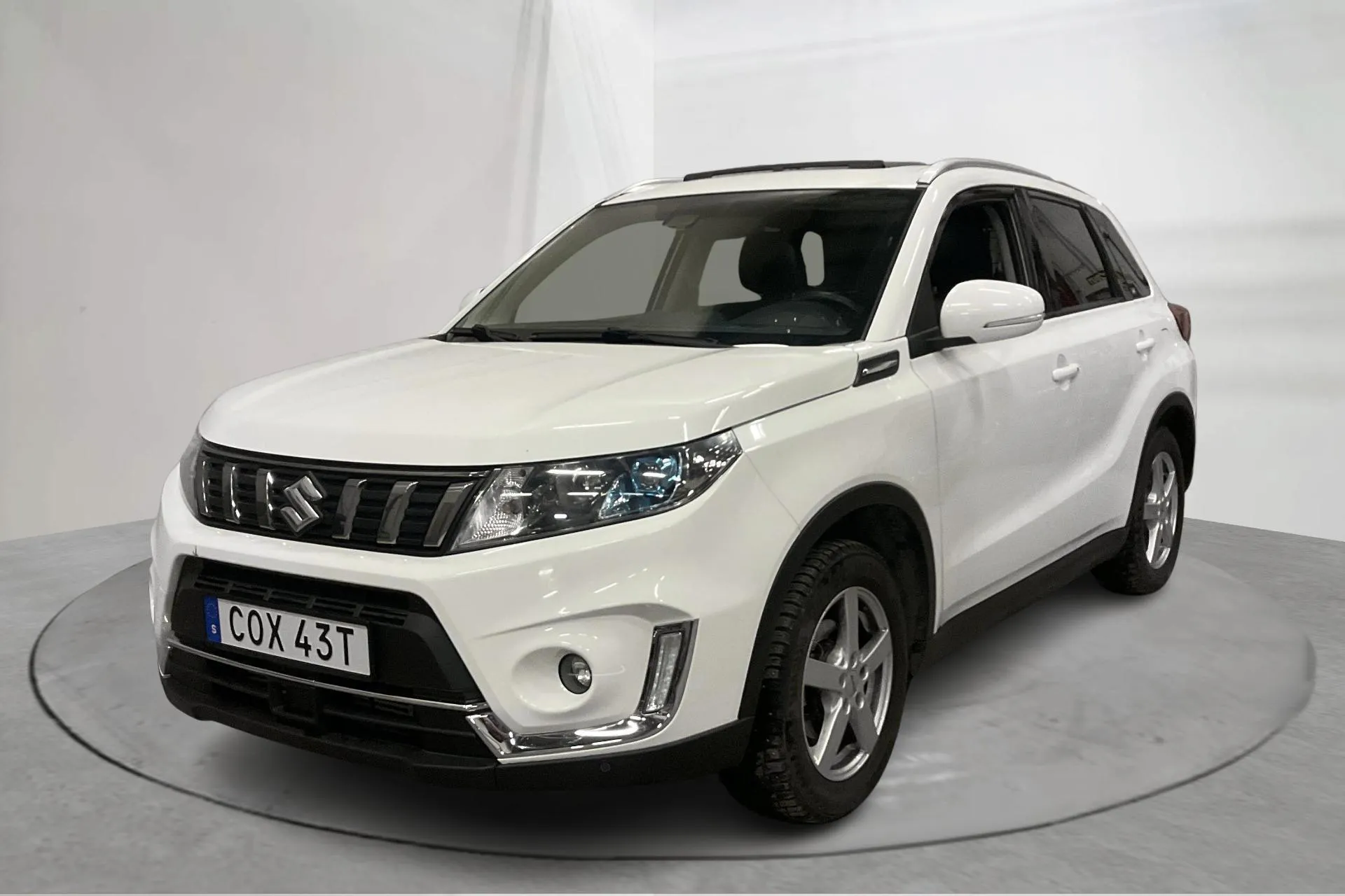 Presentationsfoto 1 av 19: Suzuki Vitara 1.4T Boosterjet Allgrip 4x4 (140hk) - 9 905 mil - Automat - vit - 2020