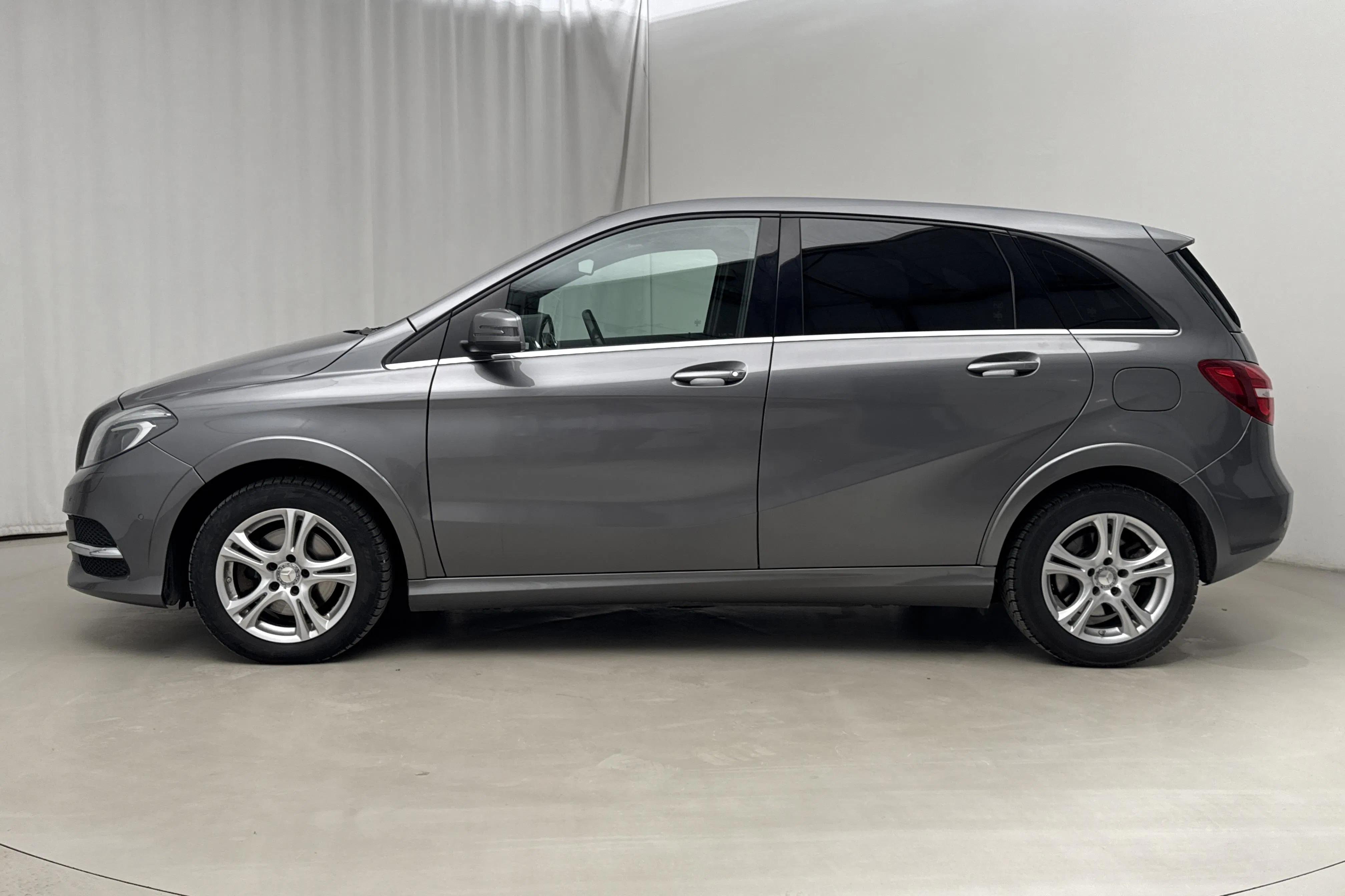 Presentationsfoto 2 av 16: Mercedes B 200 c W242 (156hk) - 23 557 mil - Automat - Dark Grey - 2016