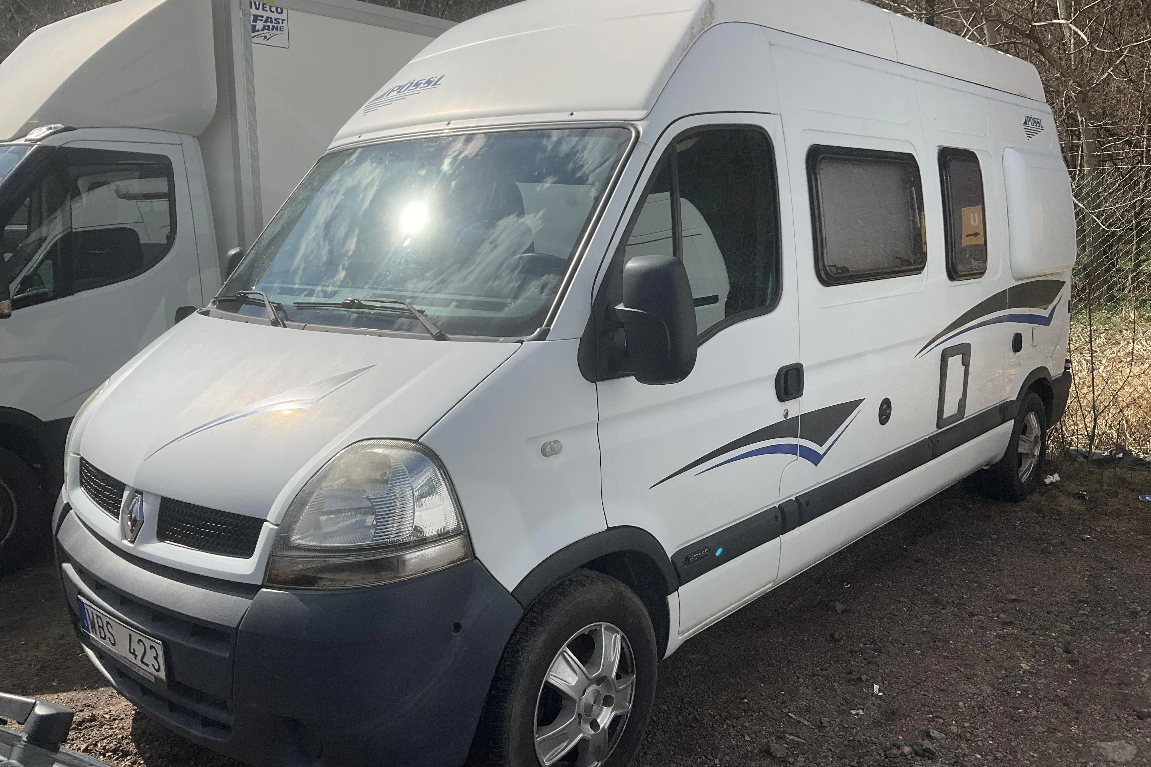 Presentationsfoto 1 av 19: RENAULT MASTER/PÖSSL HUS PÖSSL Roadmaster L Campingbil (Rep.Objekt) - 0 mil - Manuell - vit - 2006