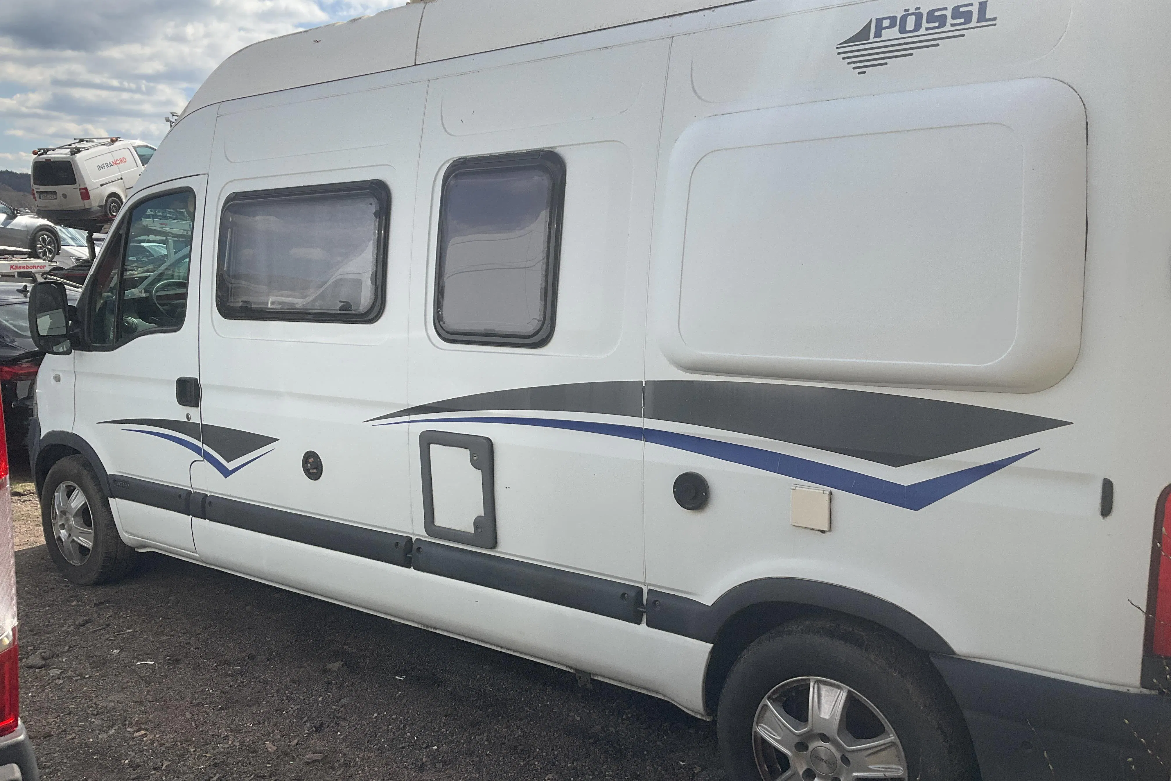 Presentationsfoto 2 av 19: RENAULT MASTER/PÖSSL HUS PÖSSL Roadmaster L Campingbil (Rep.Objekt) - 0 mil - Manuell - vit - 2006