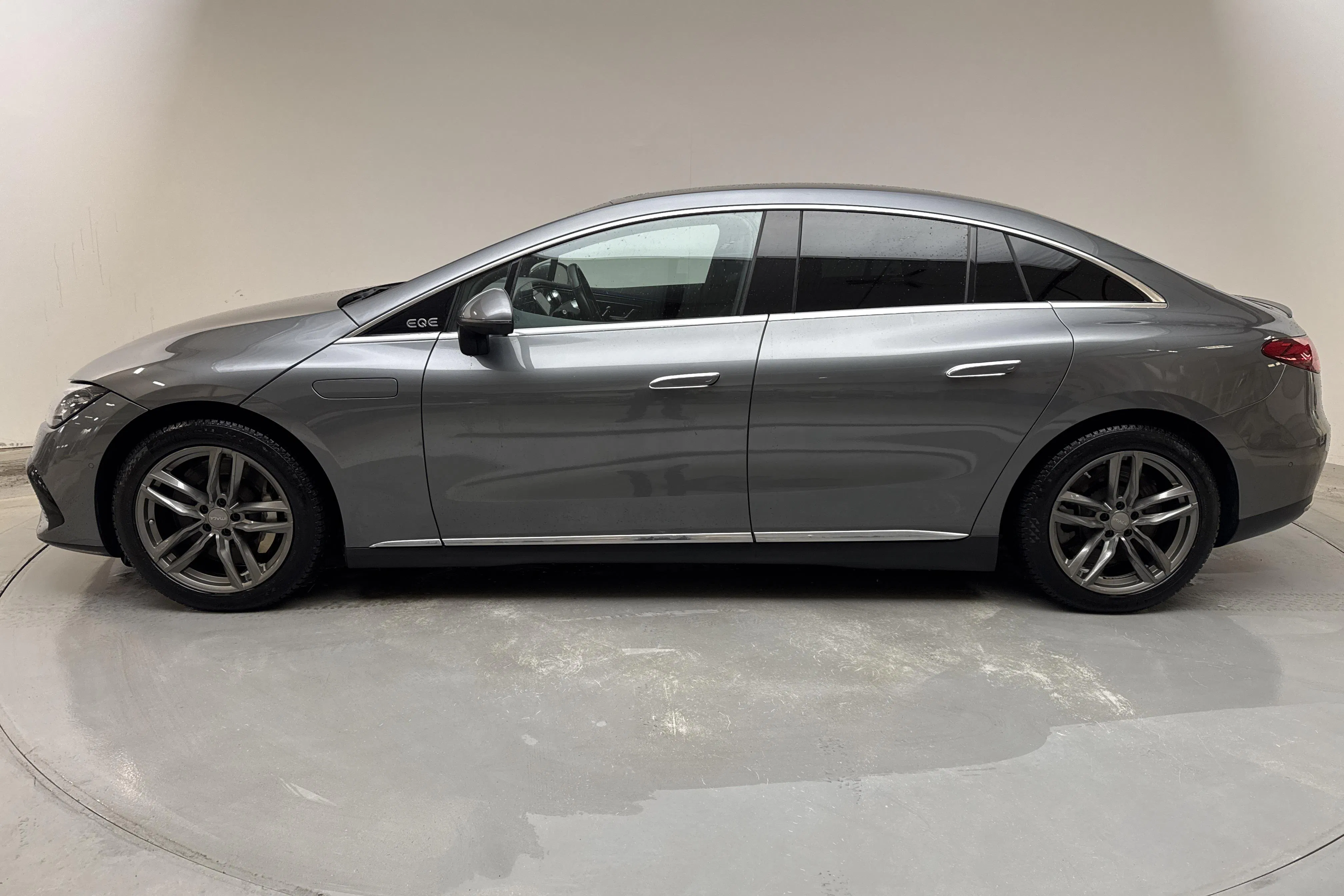Presentationsfoto 2 av 16: Mercedes EQE 300 V295 (245hk) - 8 781 mil - Automat - grå - 2023