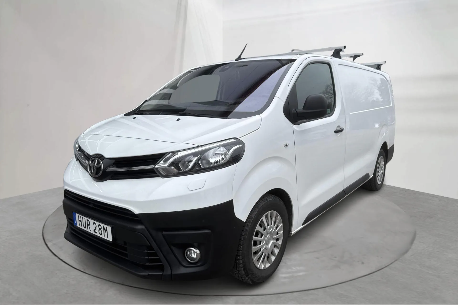 Presentationsfoto 1 av 14: Toyota PROACE 2.0D (120hk) - 7 920 mil - Manuell - vit - 2019