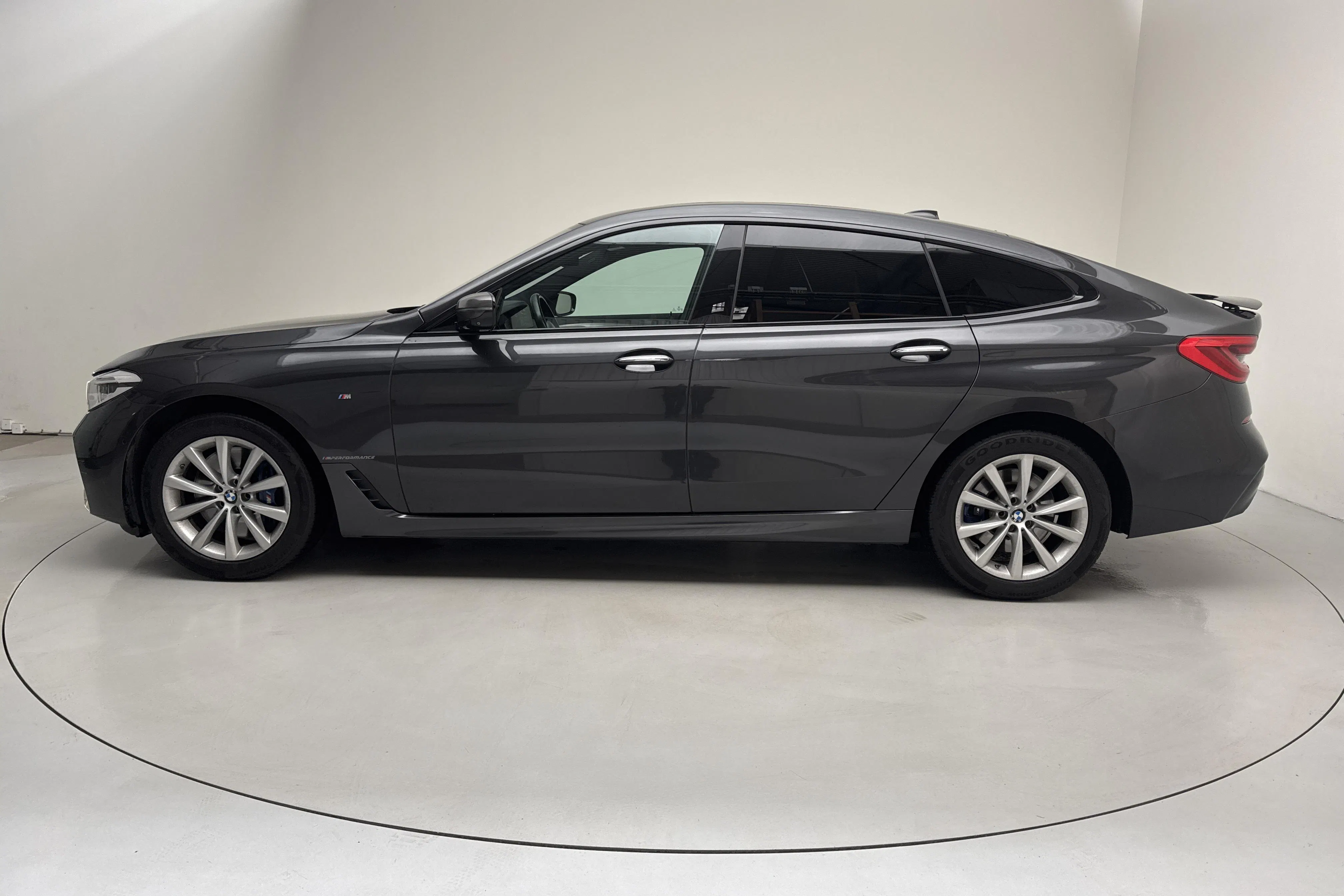 Präsentationsfoto 2 von 20: BMW 630i GT, G32 (258hk) - 152 460 Kilometer - Verkaufsautomat - grau - 2018