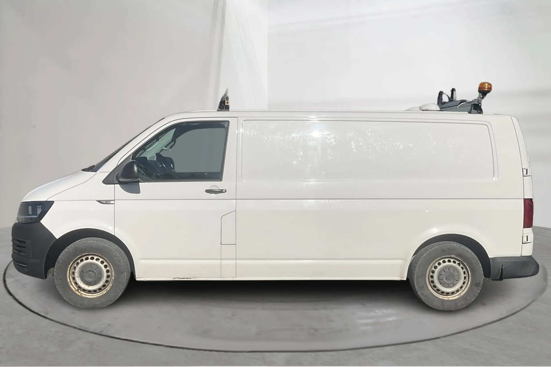 Presentation photo 2 of 13: VW Transporter T6 2.0 TDI BMT Skåp 4MOTION (150hk) - 252 210 km - Manual - white - 2017