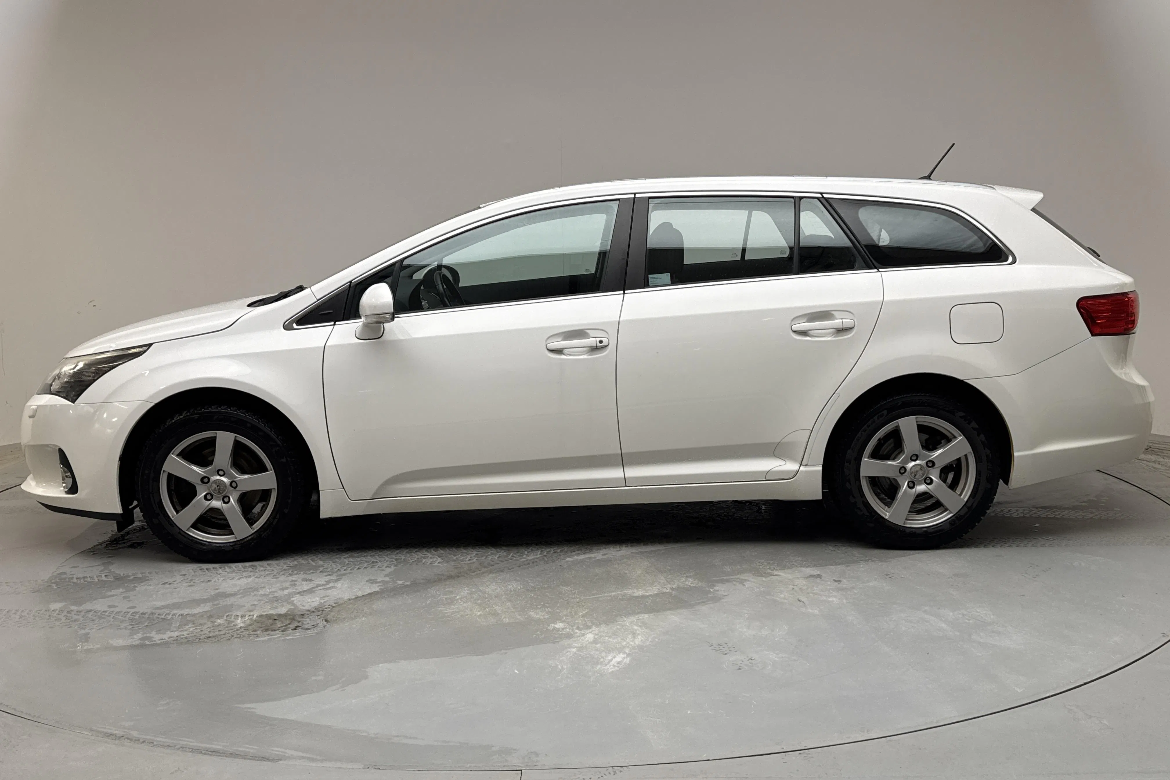 Presentation photo 2 of 14: Toyota Avensis 1.8 Kombi (147hk) - 169 710 km - Manual - white - 2014