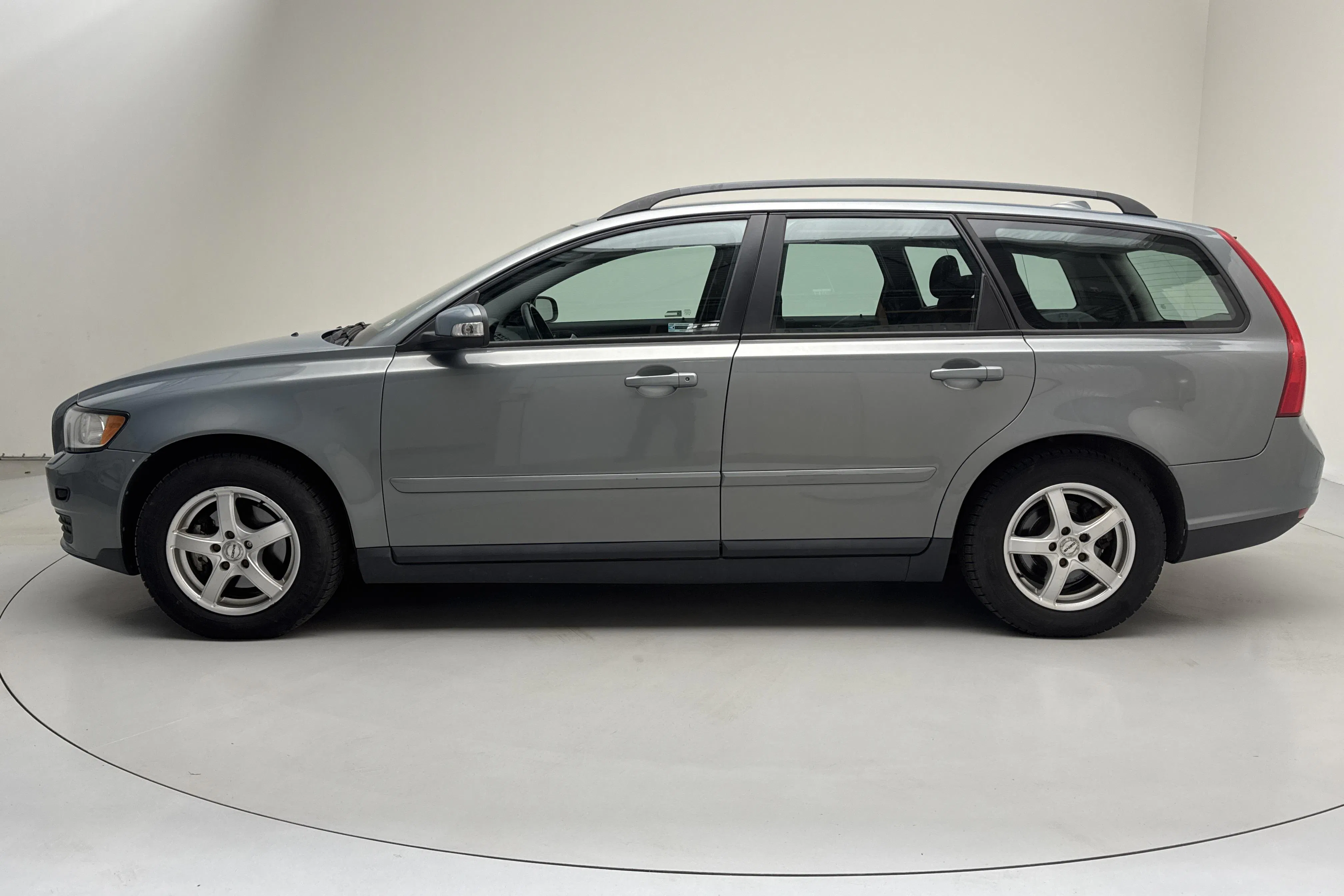 Presentation photo 2 of 12: Volvo V50 1.8F (125hk) - 192 880 km - Manual - Light Blue - 2008