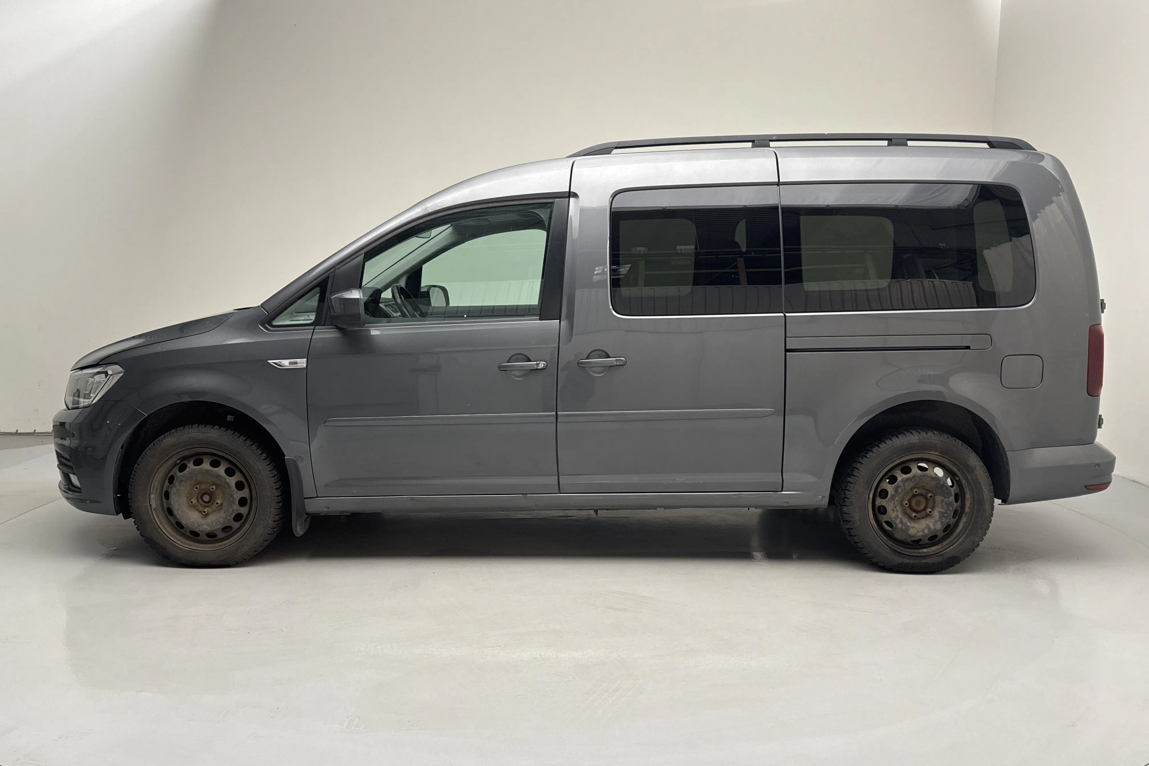 Presentationsfoto 2 av 14: VW Caddy Combi 2.0 TDI (102hk) - 22 658 mil - Manuell - Light Grey - 2018