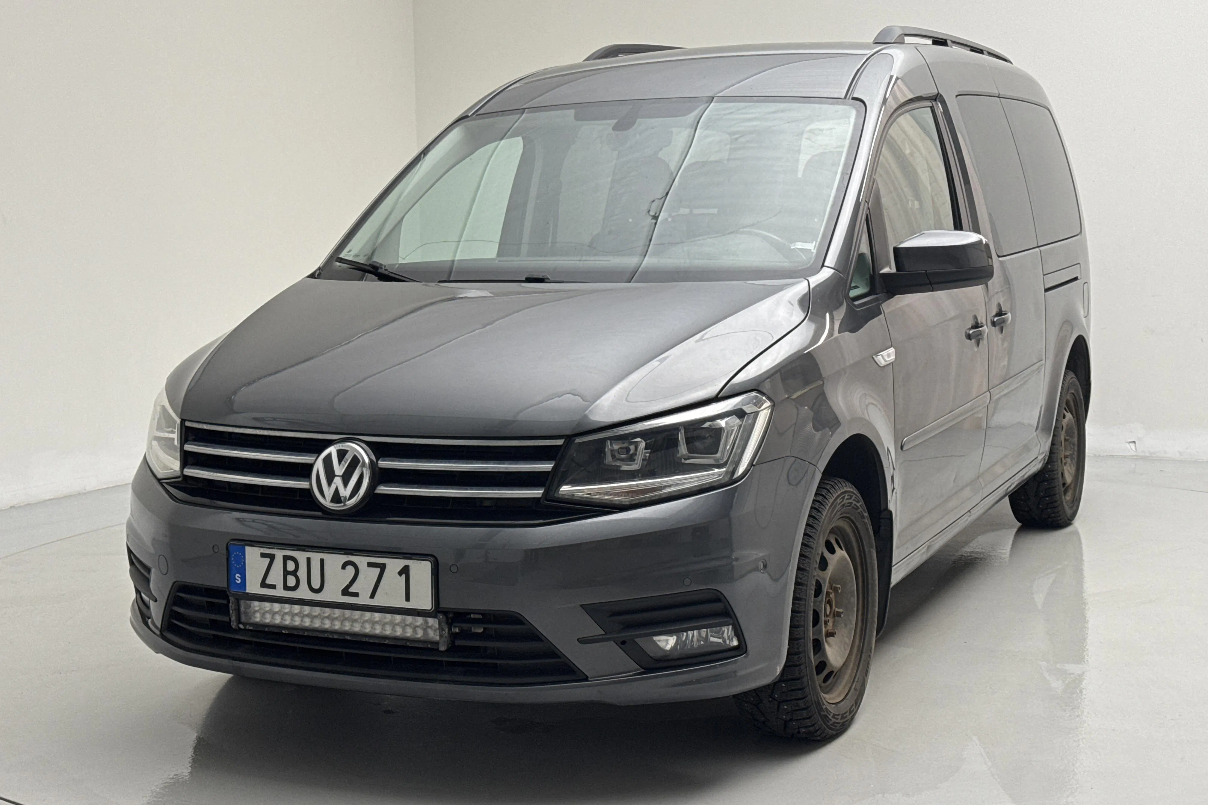 Presentationsfoto 1 av 14: VW Caddy Combi 2.0 TDI (102hk) - 22 658 mil - Manuell - Light Grey - 2018