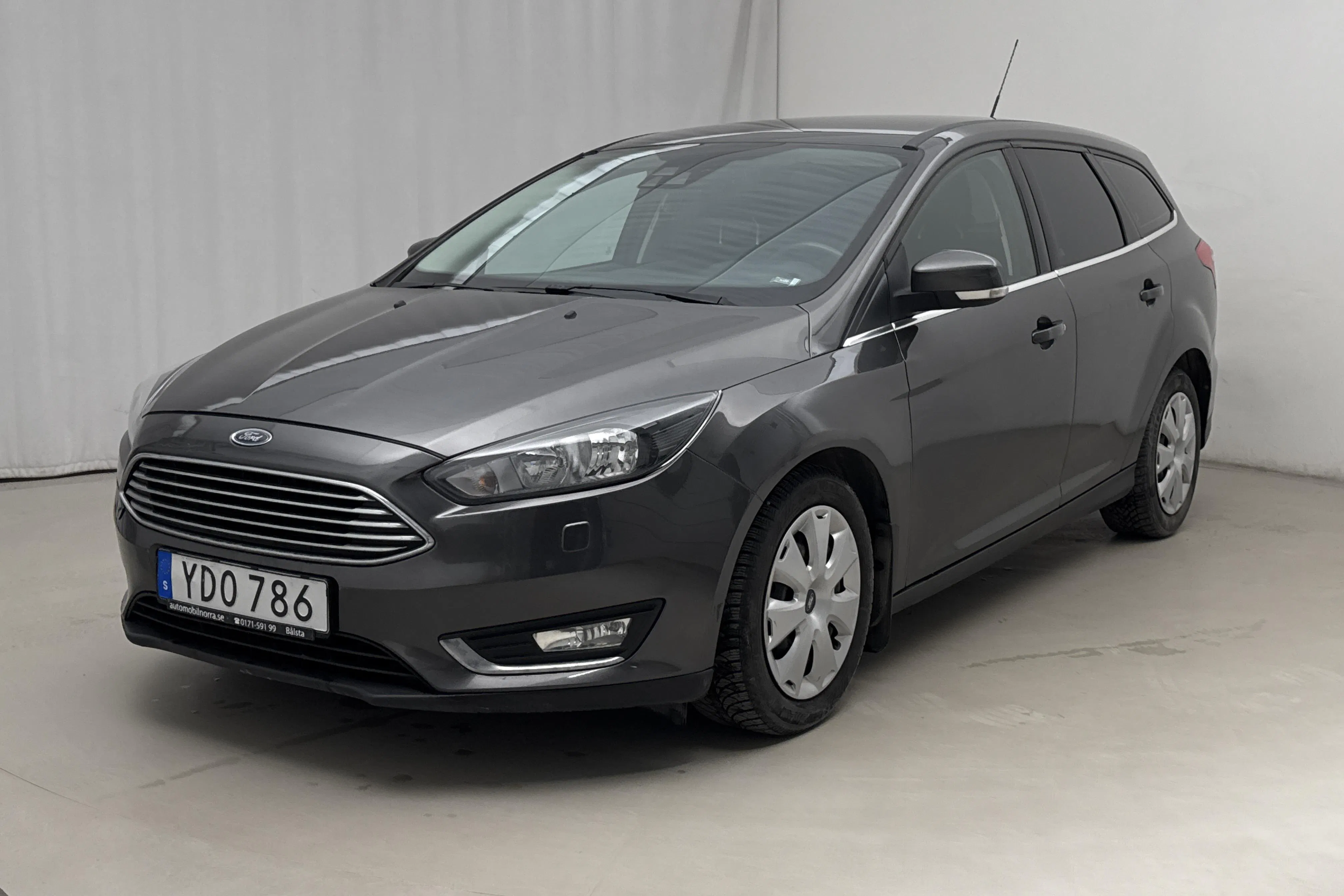 Presentationsfoto 1 av 11: Ford Focus 1.0 EcoBoost Kombi (125hk) - 15 108 mil - Manuell - grå - 2016