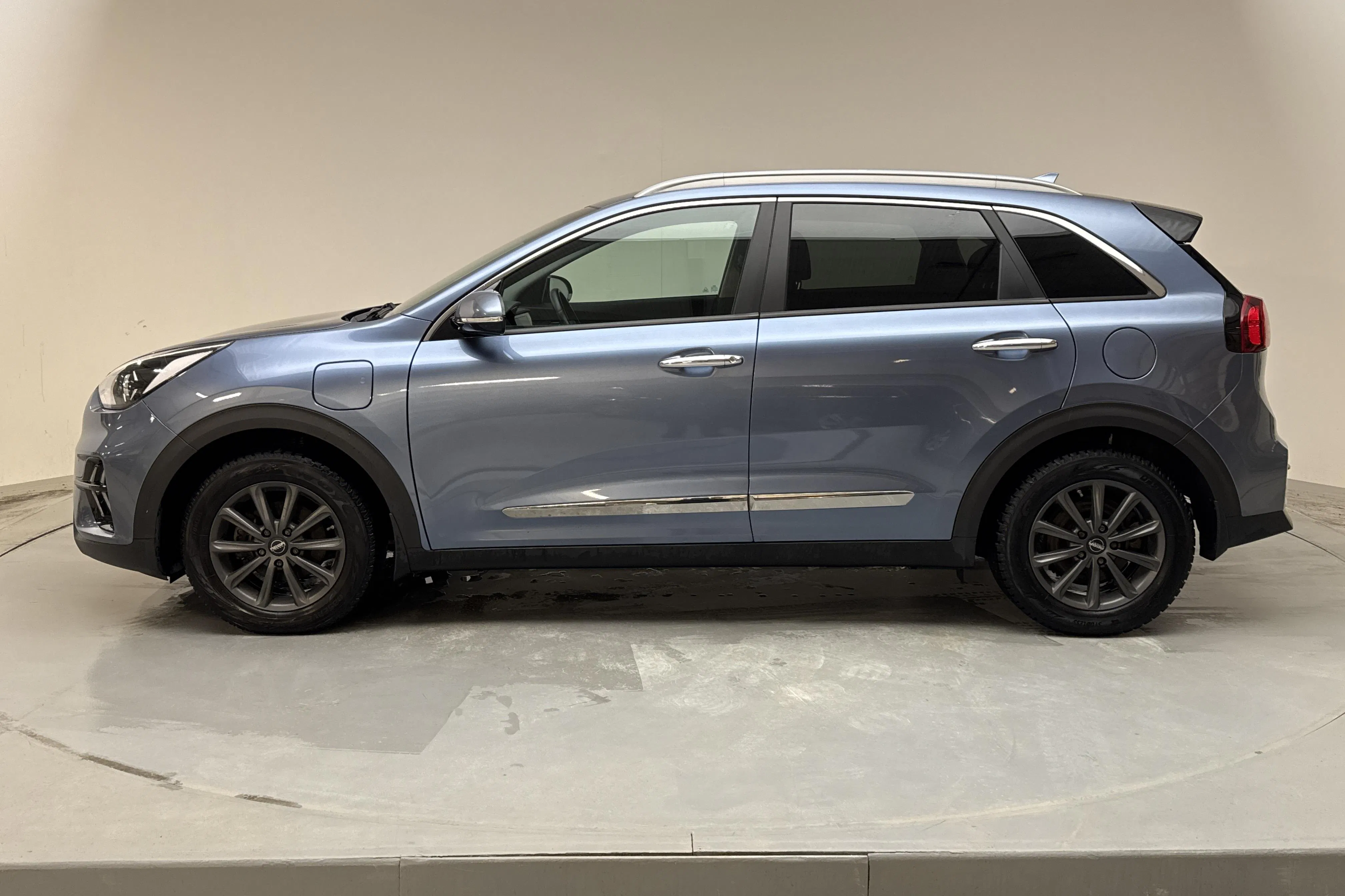 Presentation photo 2 of 16: KIA Niro Plug-in Hybrid 1.6 (141hk) - 72 150 km - Automatic - blue - 2021