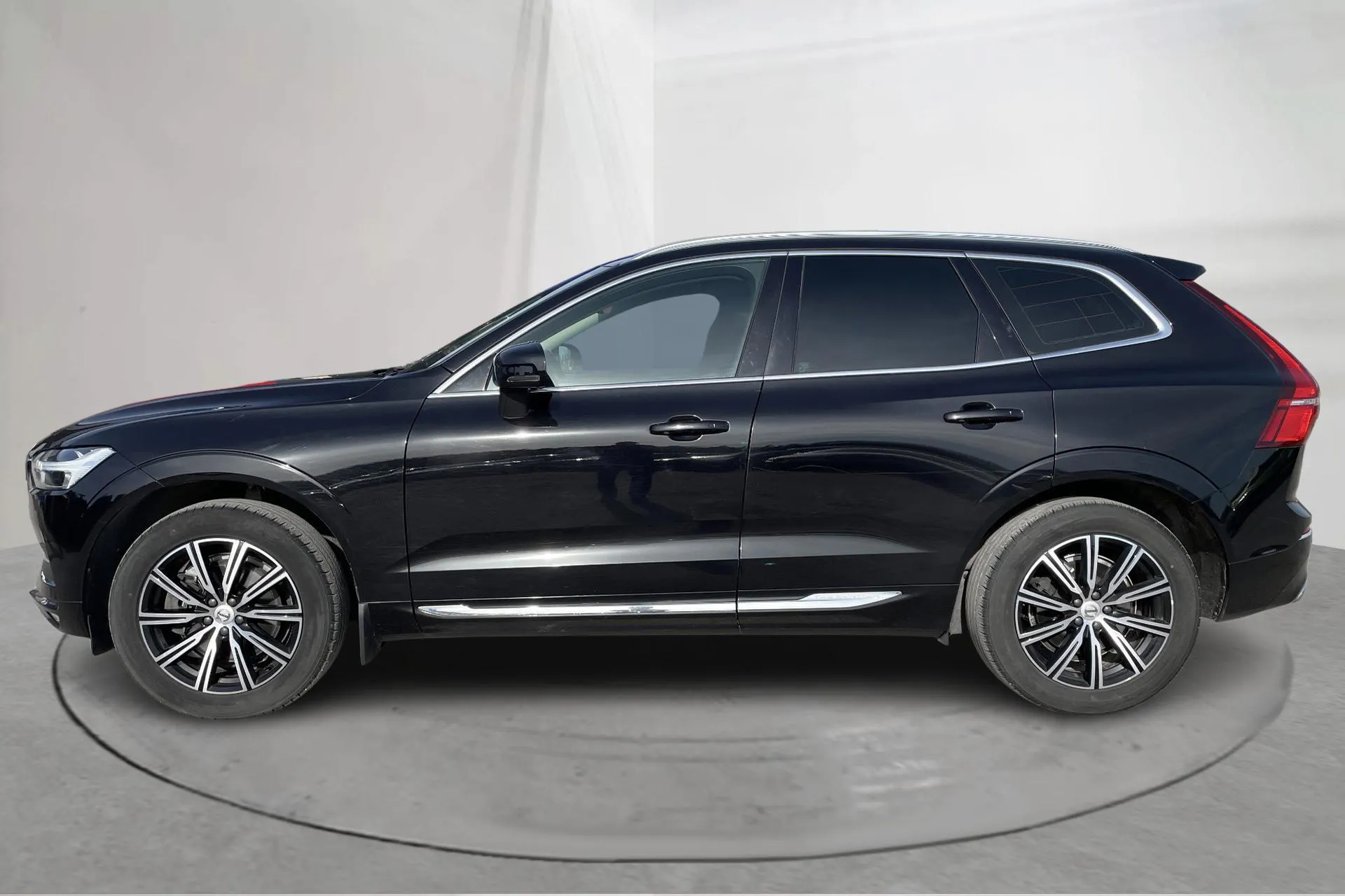 Presentationsfoto 2 av 16: Volvo XC60 B4 AWD Mildhybrid, Diesel (197hk) - 14 015 mil - Automat - svart - 2020