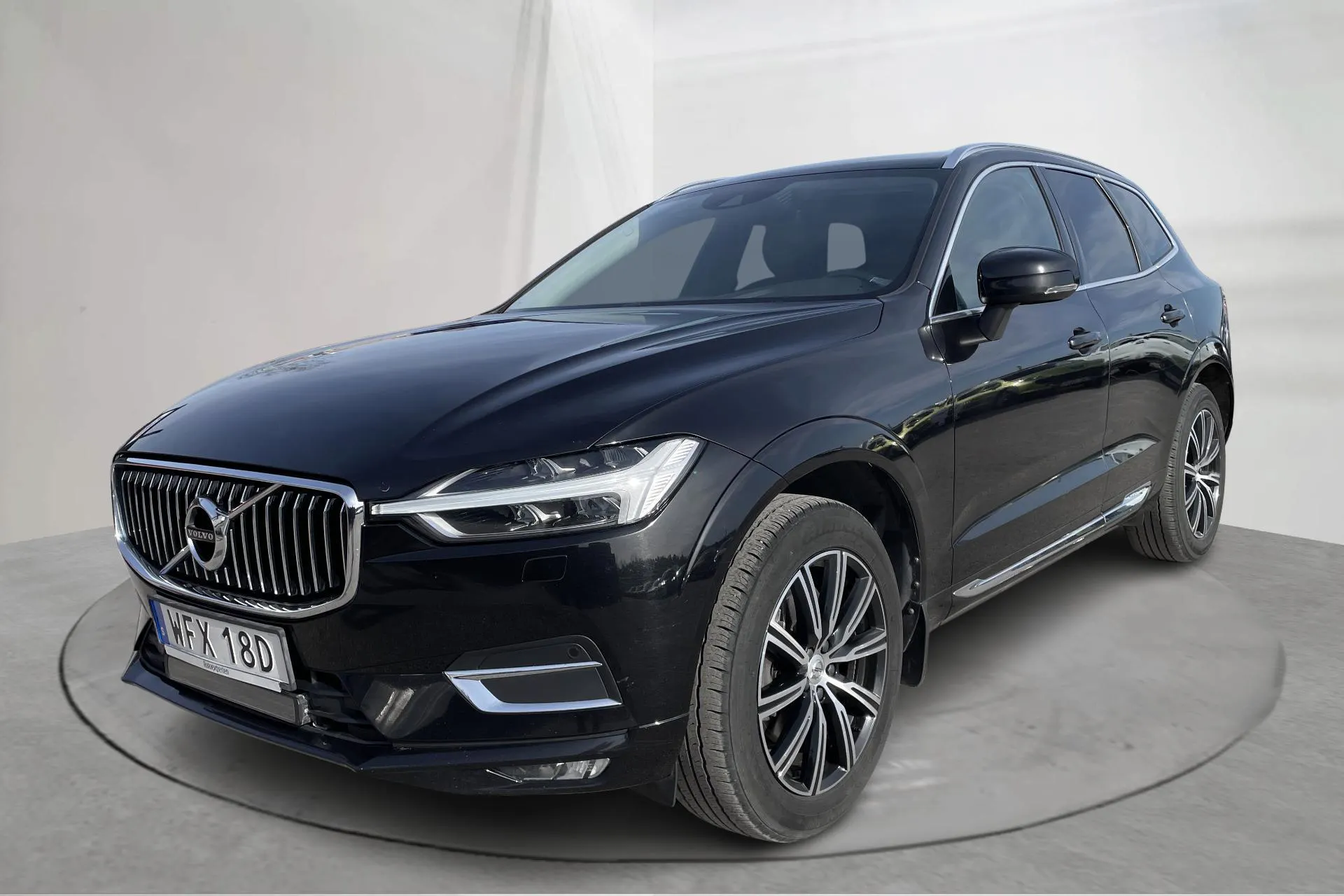 Presentationsfoto 1 av 16: Volvo XC60 B4 AWD Mildhybrid, Diesel (197hk) - 14 015 mil - Automat - svart - 2020