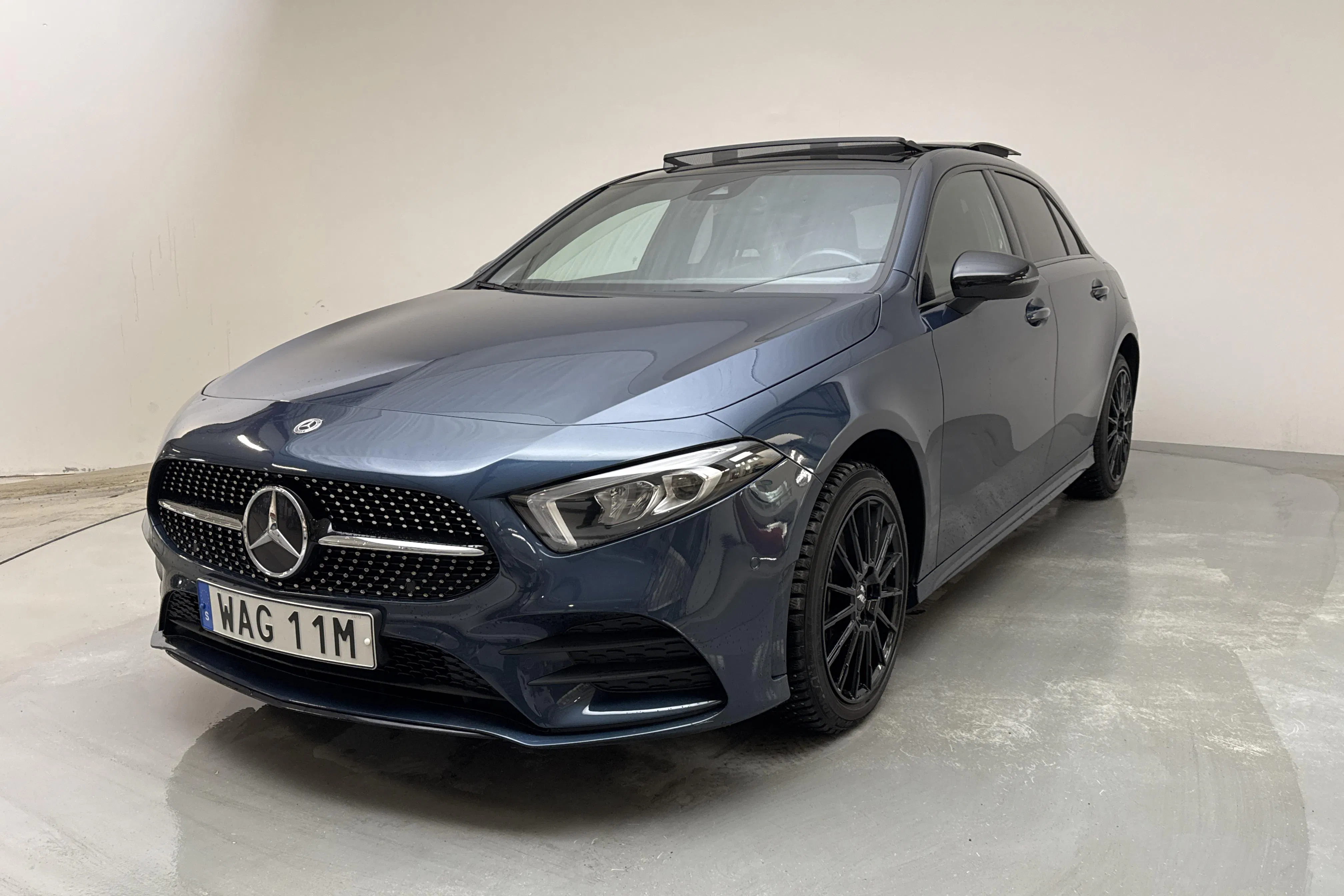 Presentation photo 1 of 22: Mercedes A 250 e 5dr W177 (218hk) - 45 030 km - Automatic - blue - 2023