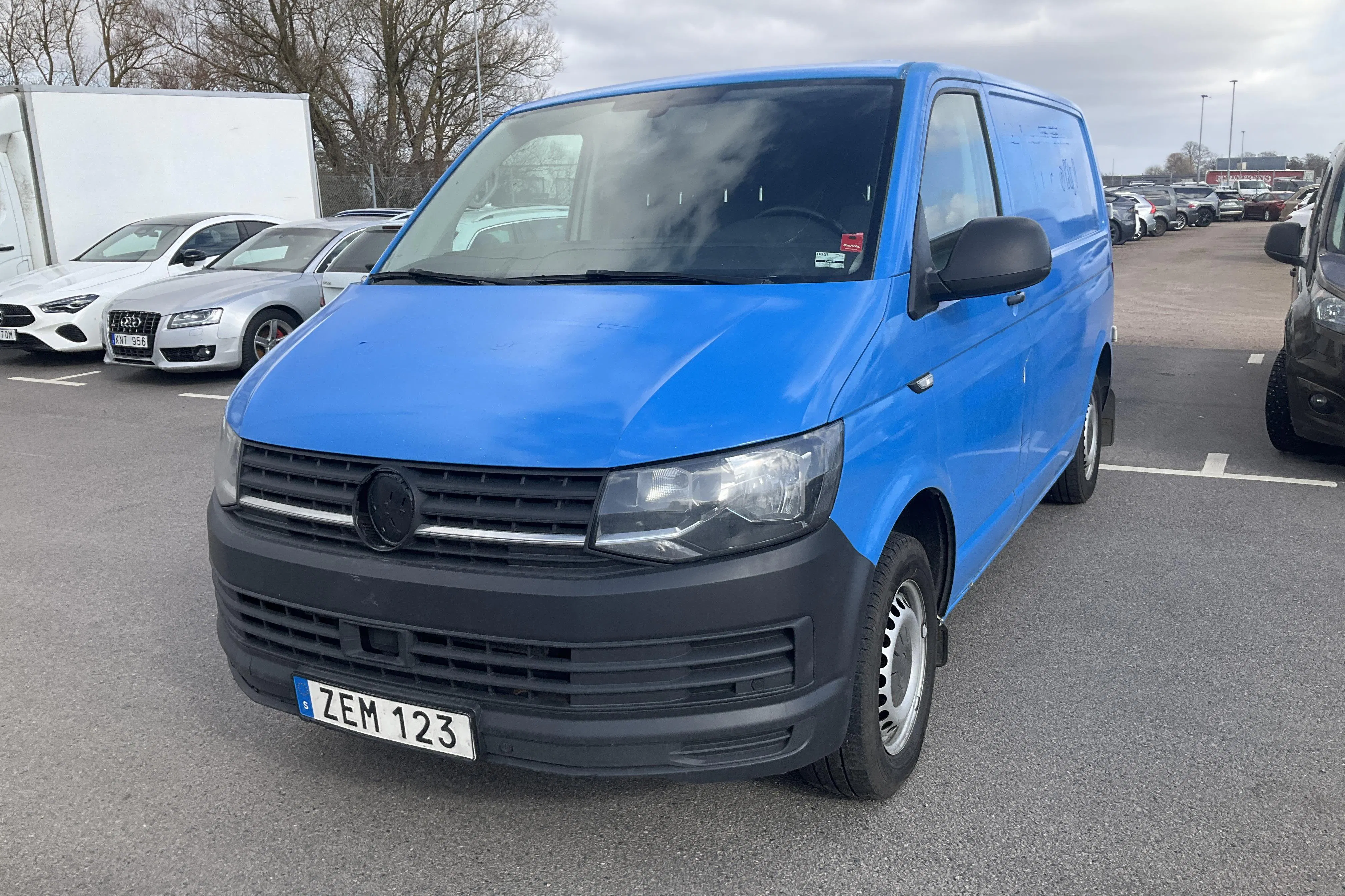 Presentationsfoto 1 av 16: VW Transporter T6 2.0 TDI BMT Skåp (150hk) - 28 841 mil - Automat - blå - 2018