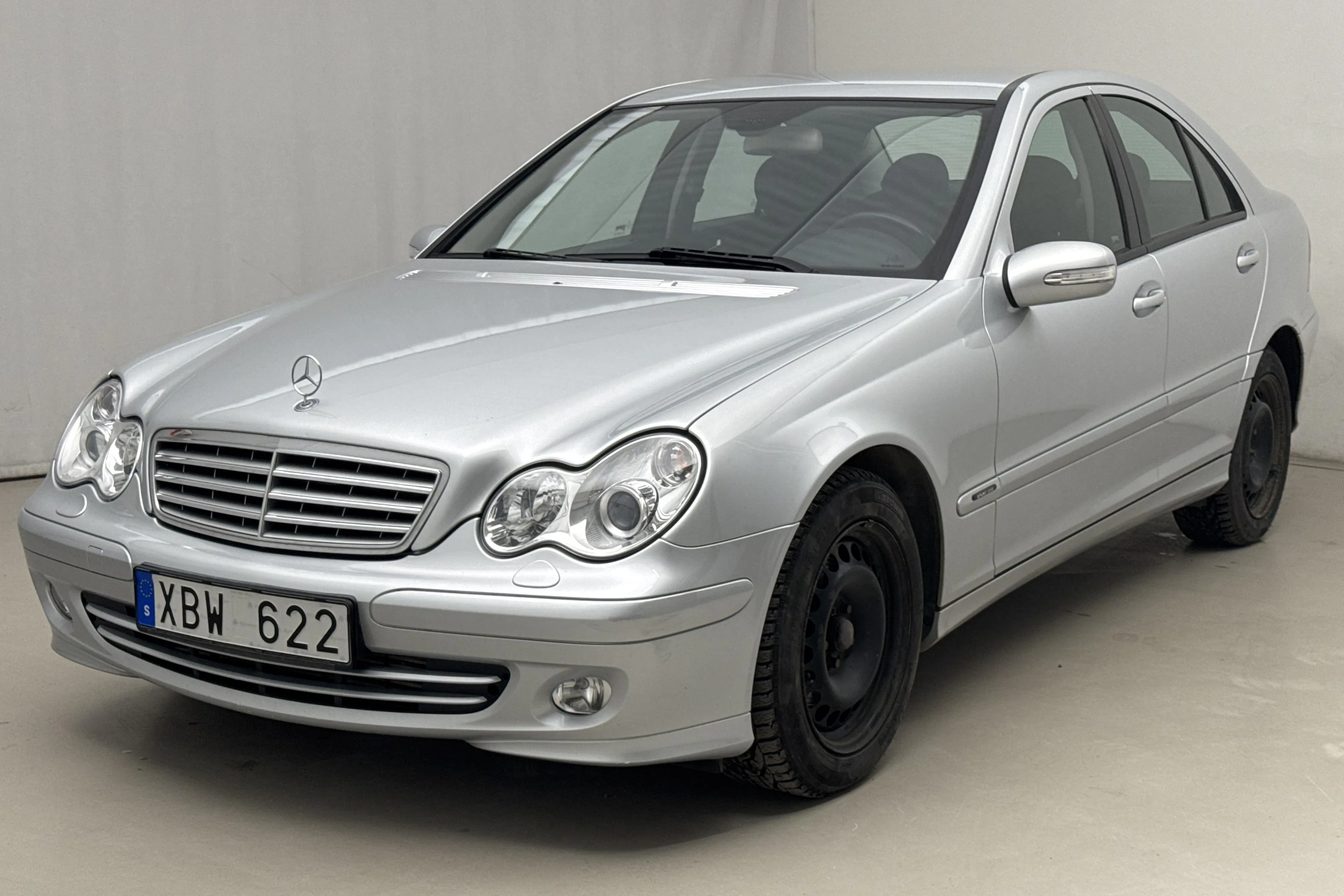 Presentation photo 1 of 16: Mercedes C 180 Kompressor W203 (143hk) - 79 220 km - Automatic - silver - 2005