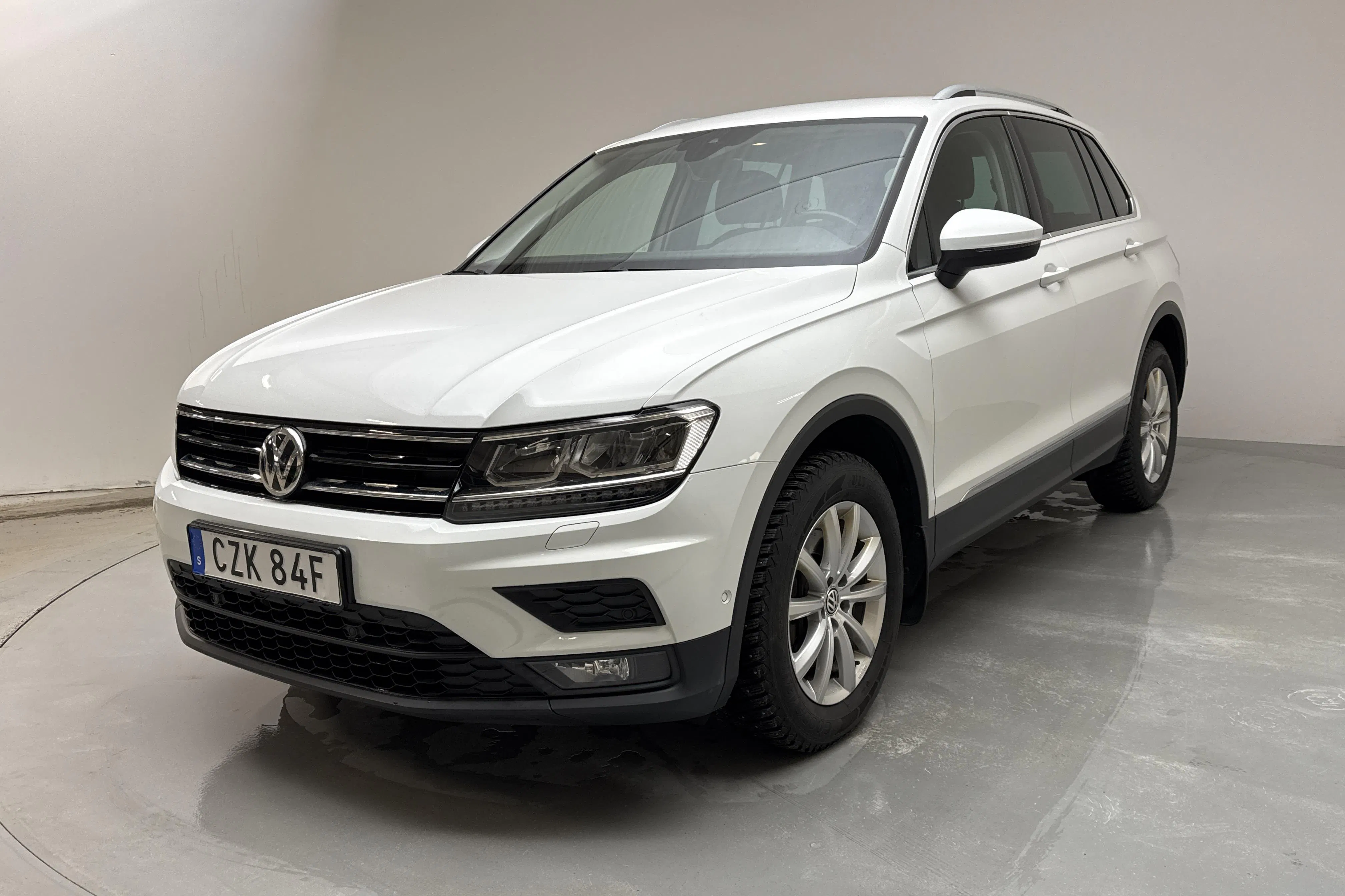Presentationsfoto 1 av 14: VW Tiguan 2.0 TSI 4MOTION (190hk) - 8 509 mil - Automat - vit - 2020