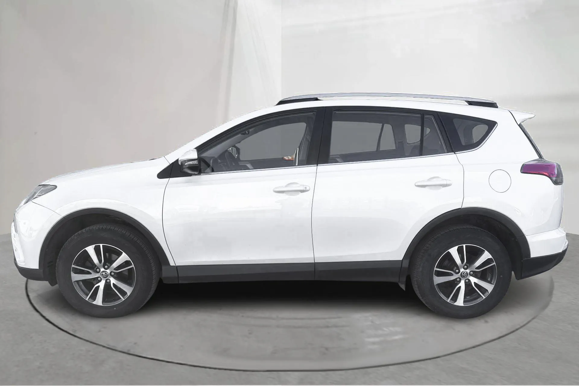 Presentationsfoto 2 av 18: Toyota RAV4 2.0 VVT-i AWD (151hk) - 26 533 mil - Automat - vit - 2017