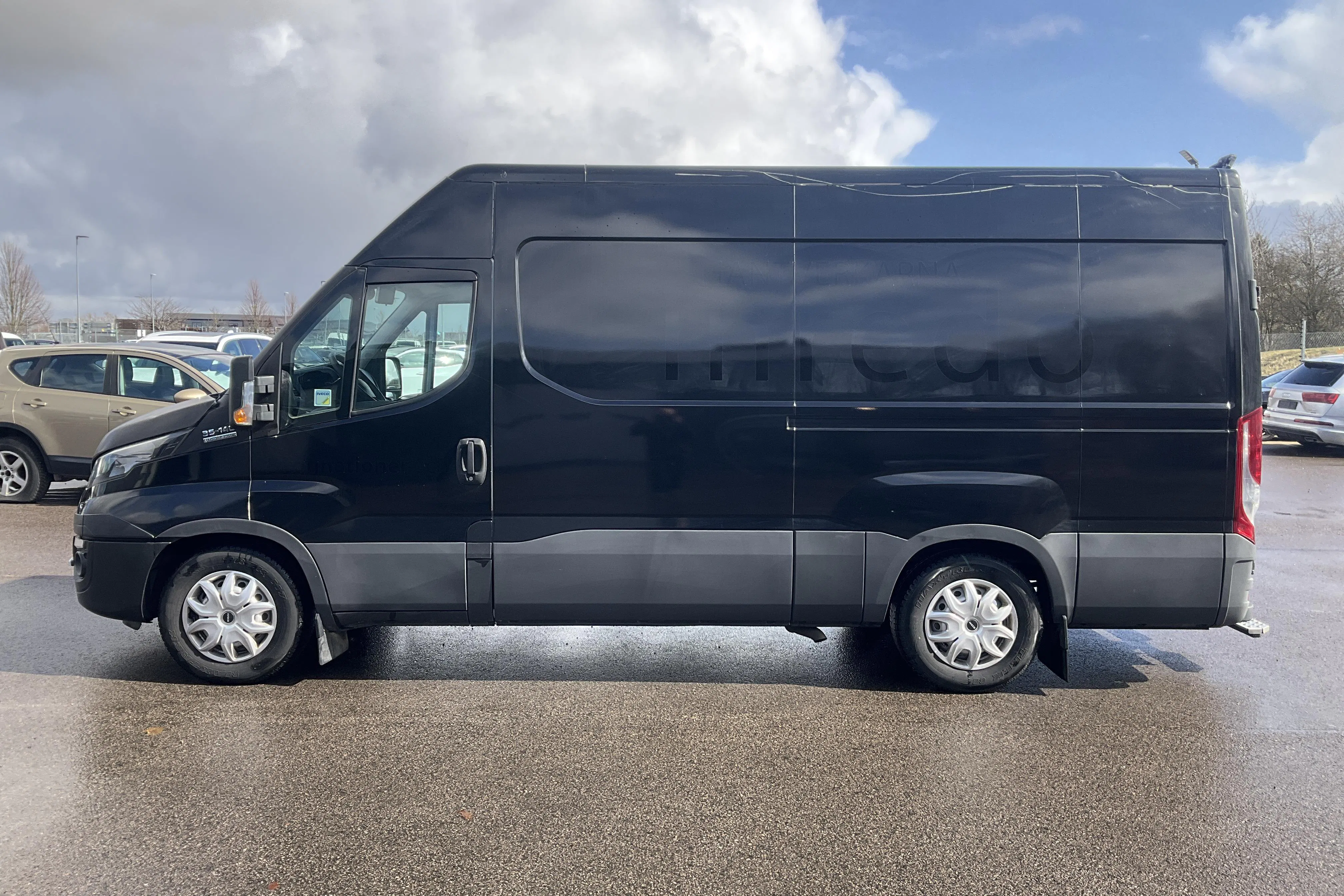 Presentation photo 2 of 15: Iveco Daily 35 2.3 (136hk) - 111 830 km - Automatic - black - 2018