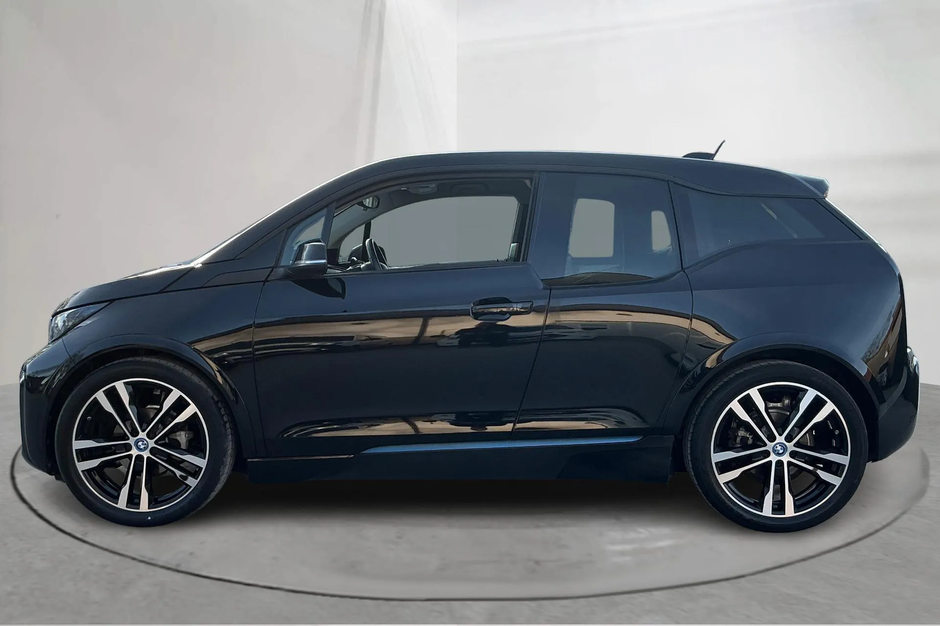 Presentationsfoto 2 av 22: BMW i3s 120Ah, I01 (184hk) - 4 373 mil - Automat - svart - 2021