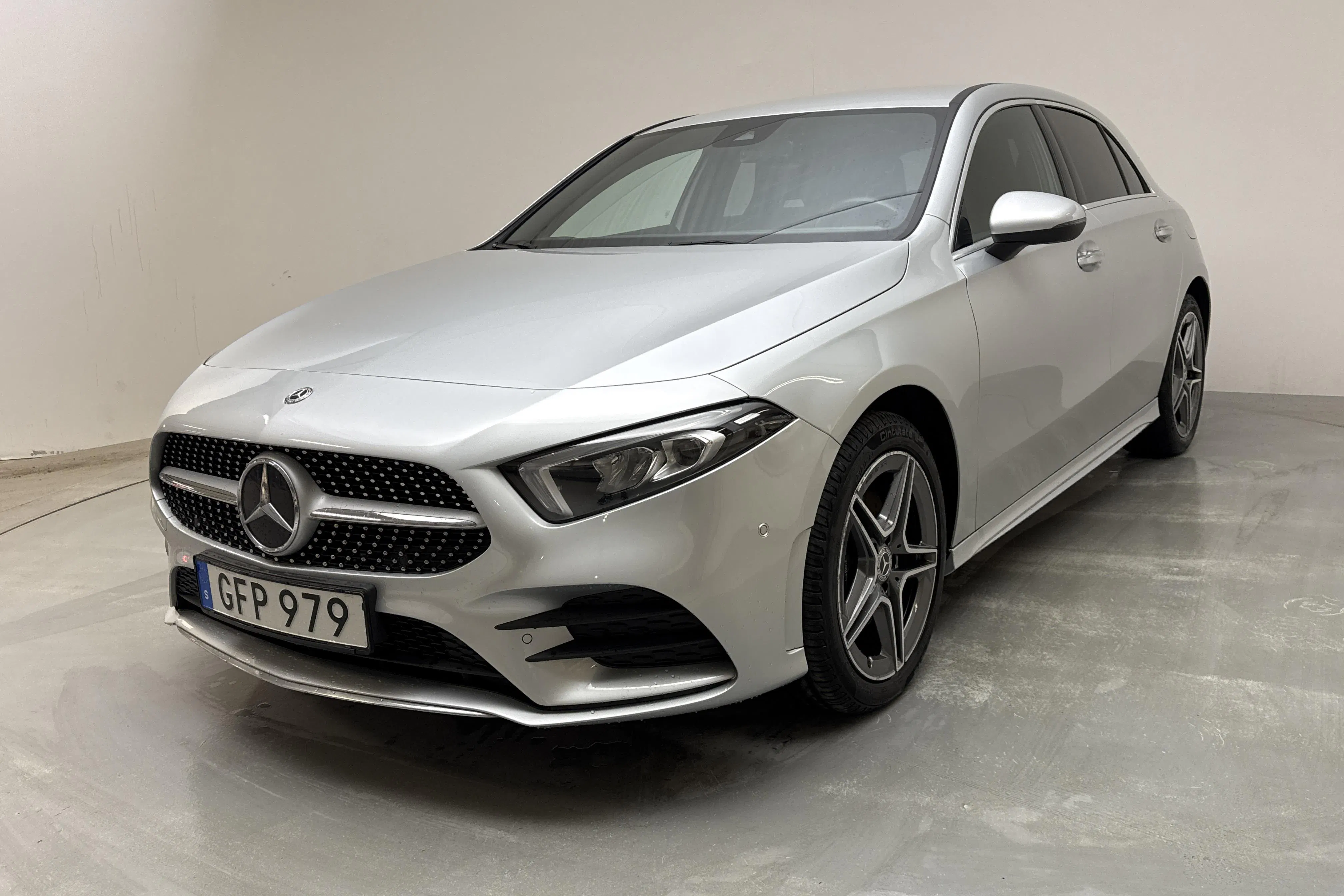Presentationsfoto 1 av 16: Mercedes A 250 e 5dr W177 (218hk) - 7 465 mil - Automat - silver - 2020