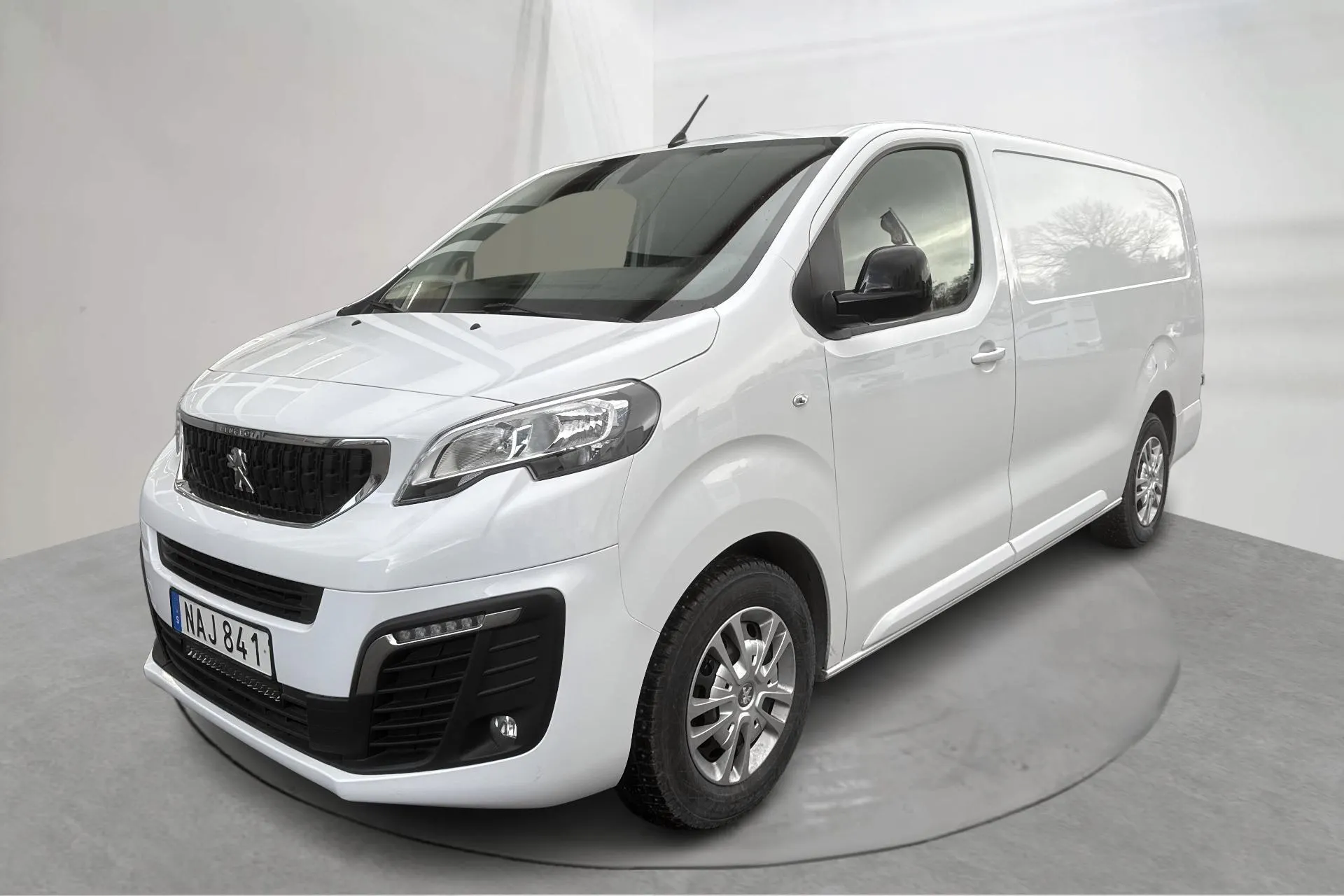 Presentation photo 1 of 17: Peugeot Expert BlueHDi Skåp (145hk) - 145 200 km - Manual - white - 2022