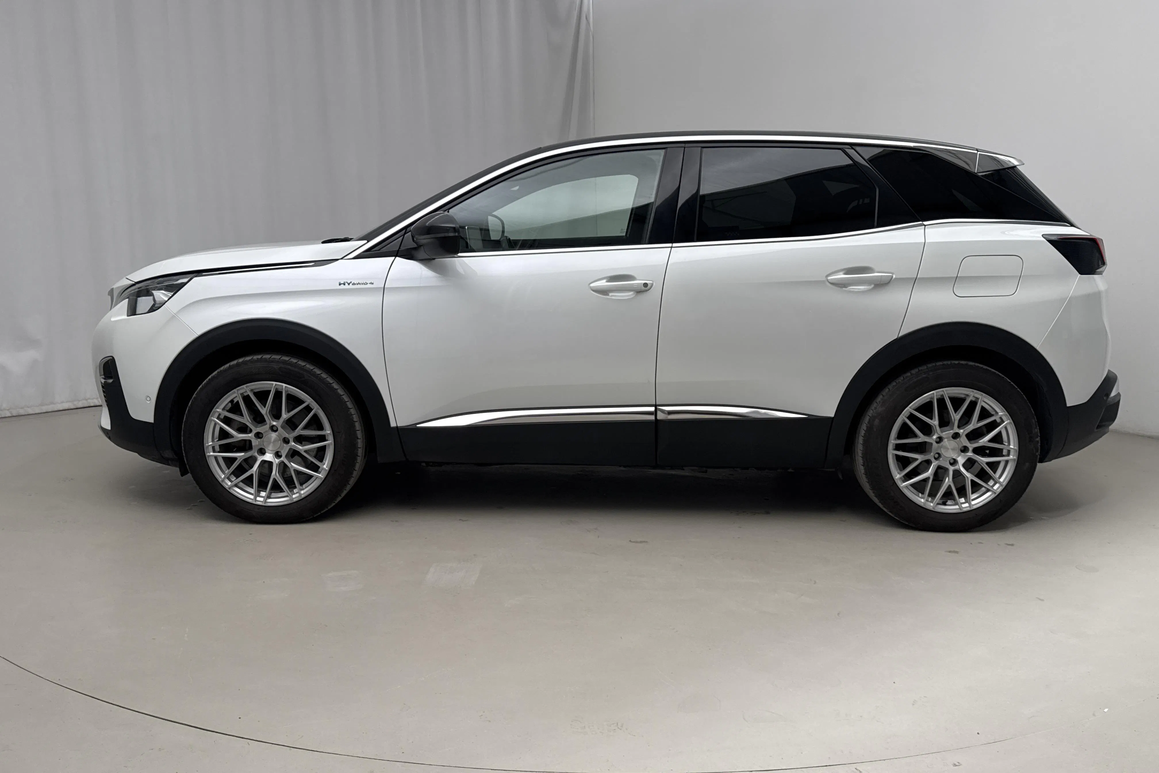 Presentation photo 2 of 20: Peugeot 3008 1.6 Plug-in Hybrid 4 (300hk) - 121 410 km - Automatic - white - 2020