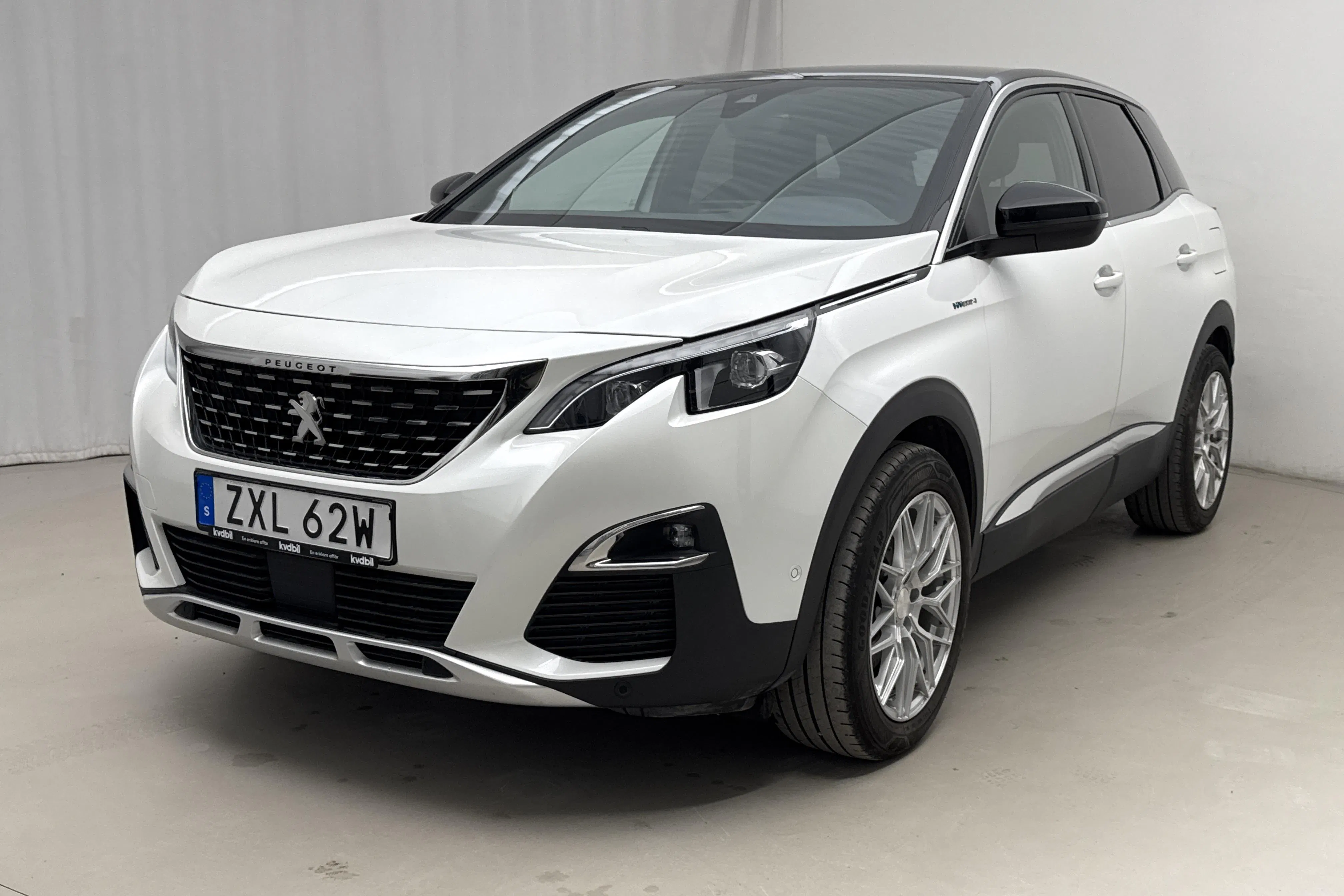 Presentation photo 1 of 20: Peugeot 3008 1.6 Plug-in Hybrid 4 (300hk) - 121 410 km - Automatic - white - 2020