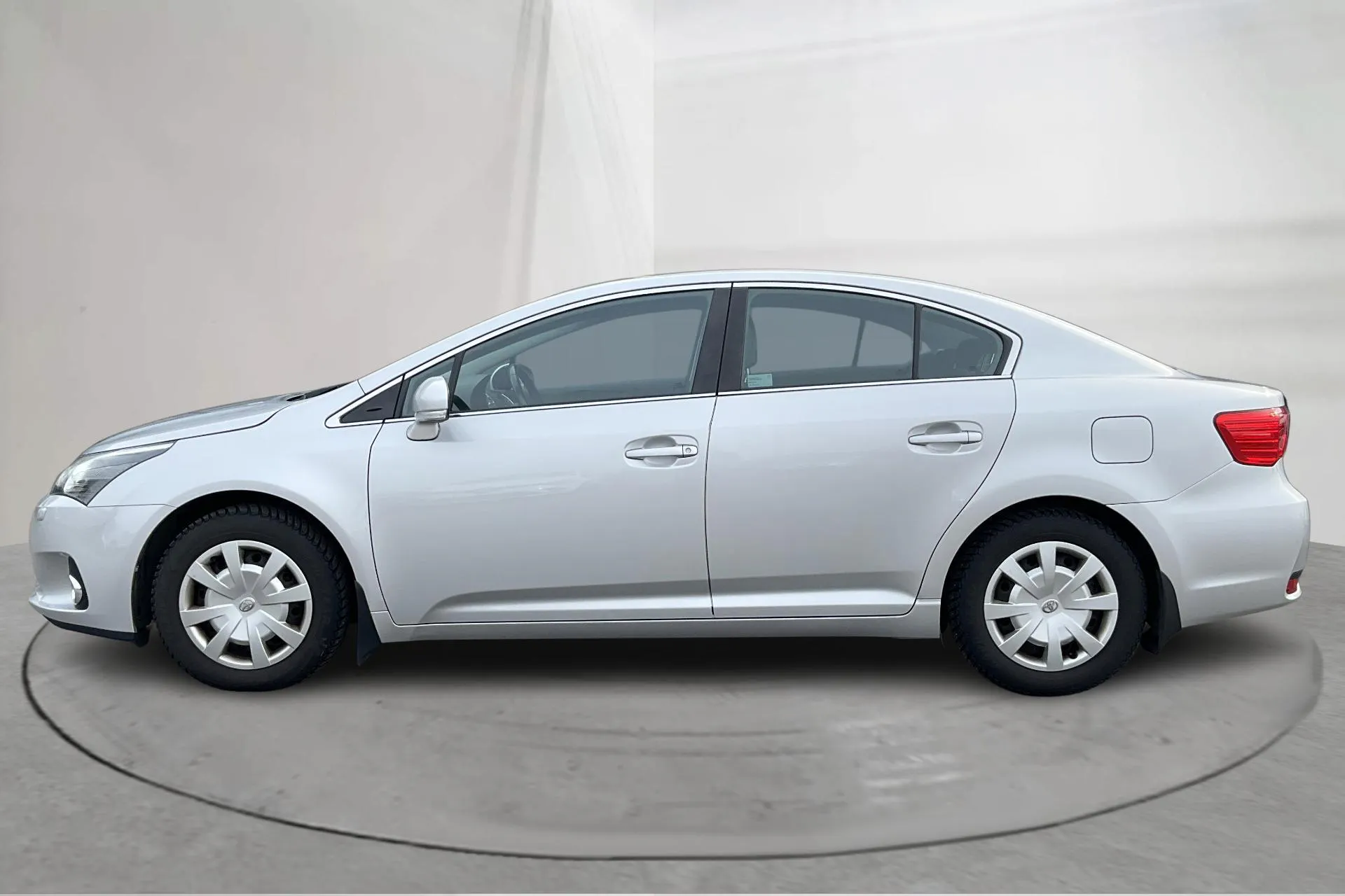 Presentationsfoto 2 av 18: Toyota Avensis 2.0 Sedan (152hk) - 14 785 mil - Automat - silver - 2012