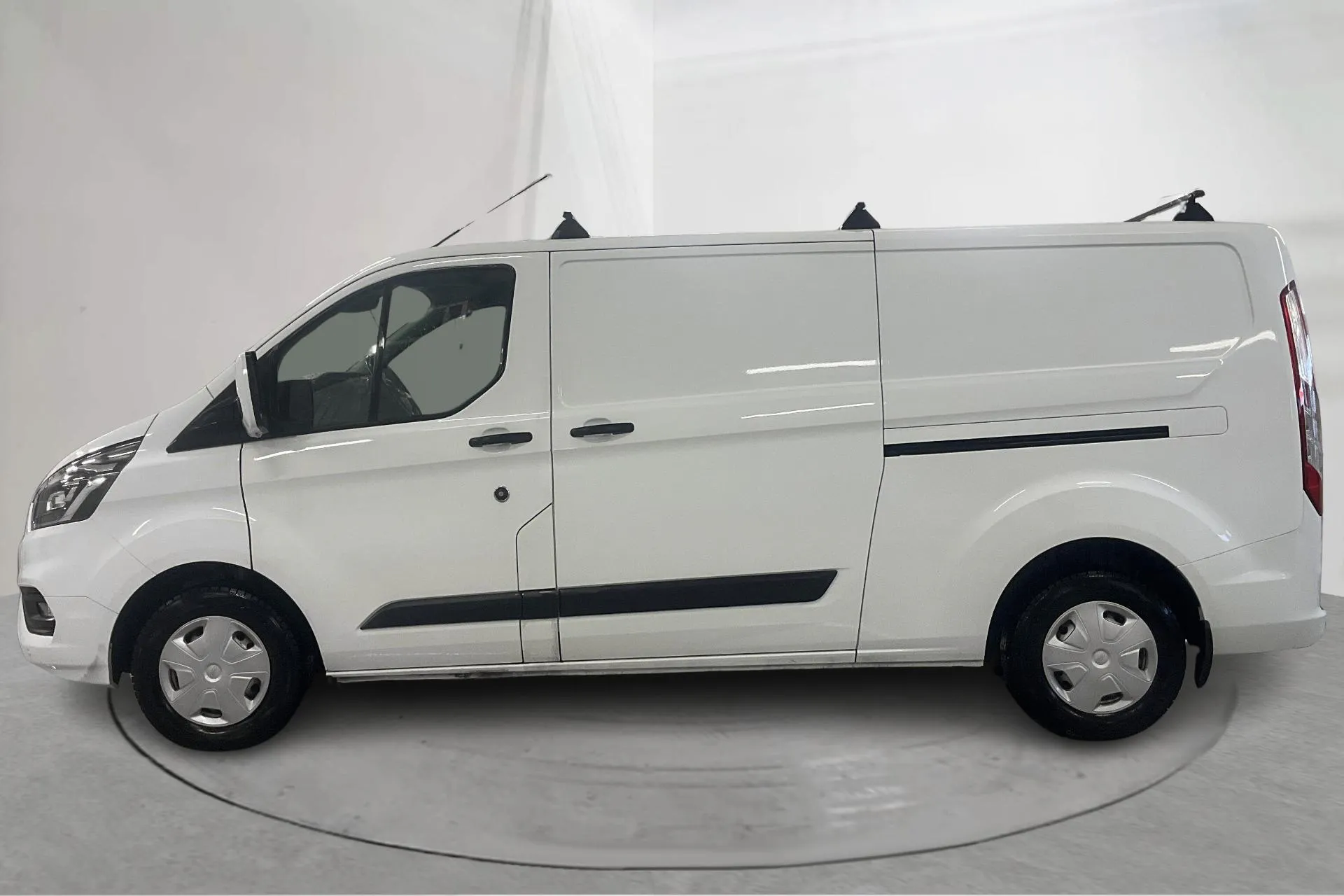 Presentationsfoto 2 av 19: Ford Transit Custom 300 (130hk) - 5 145 mil - Manuell - vit - 2020